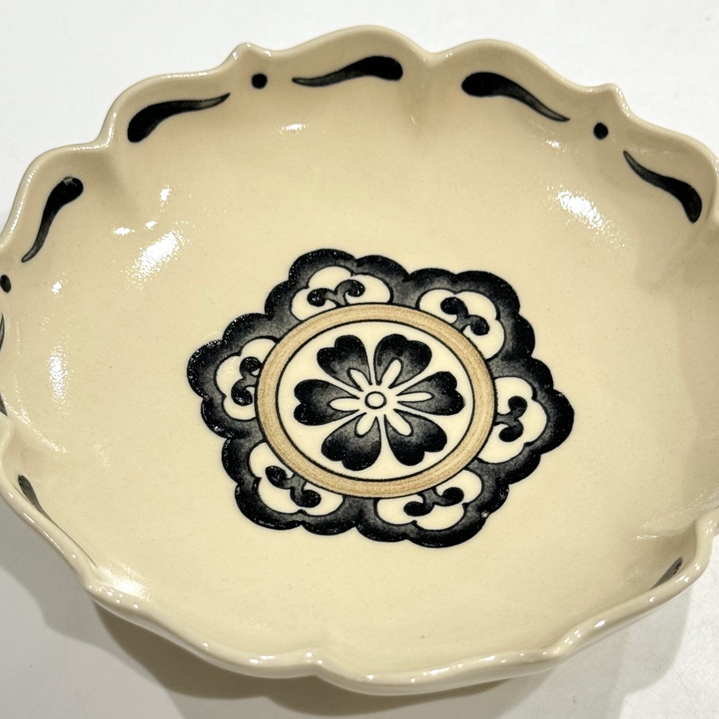 SALE】栗田花弁紋 桔梗渕4寸皿 T2 | 24to3［西富陶磁器オンライン