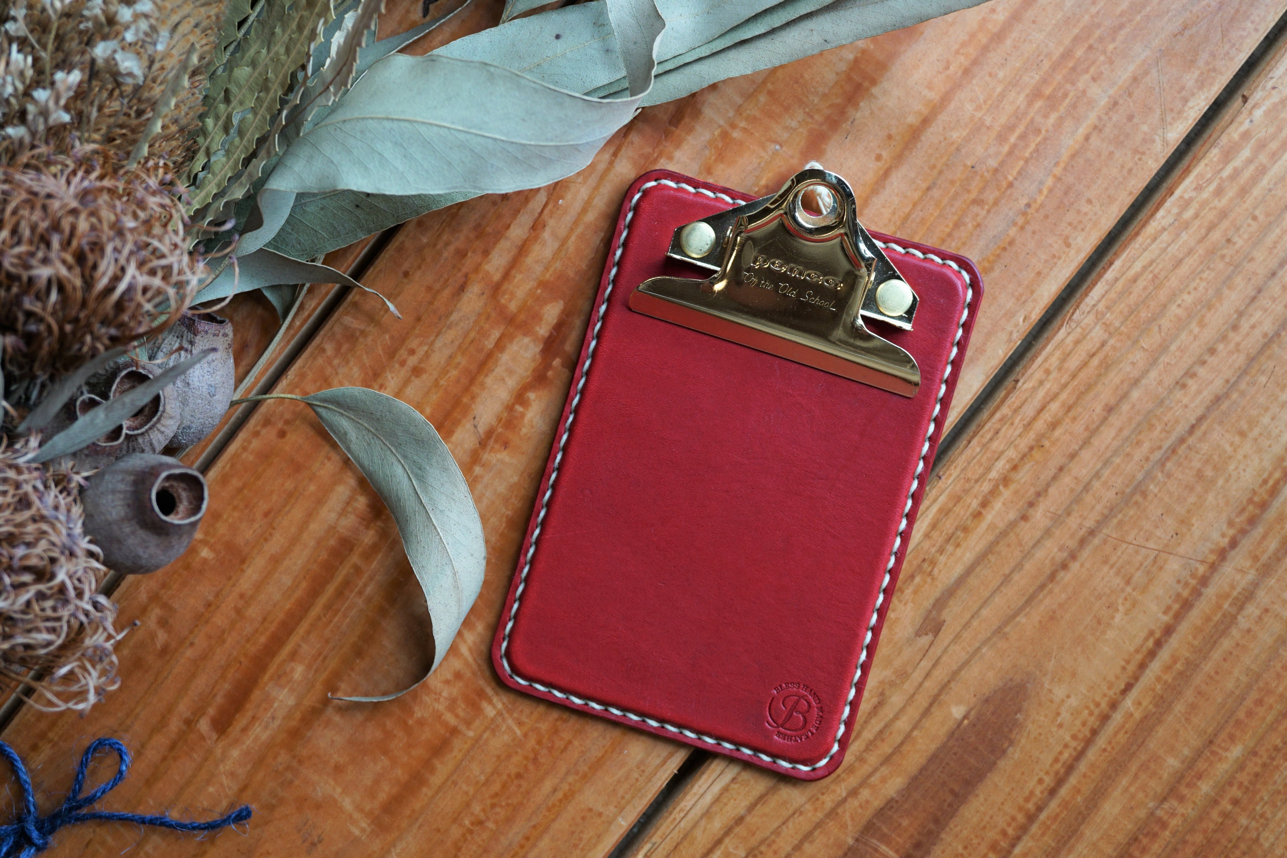 クリップボード（miniサイズ）レッド | 革細工とニュージーランド雑貨