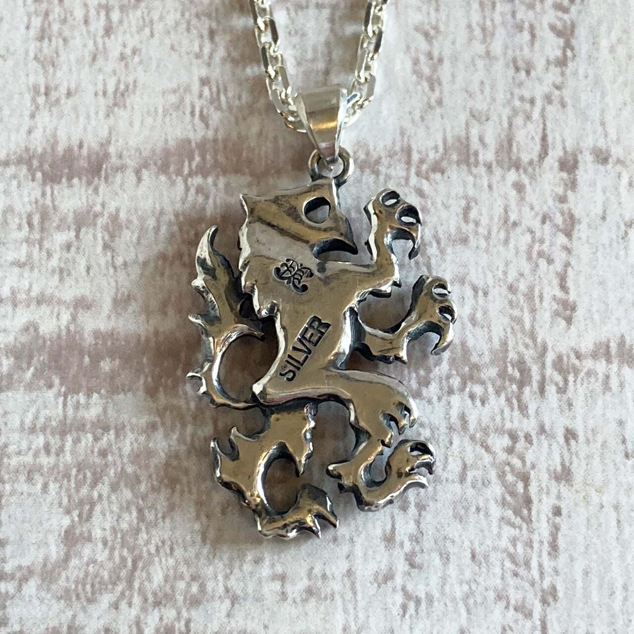 紋章の獅子のペンダント | Dahliacyan/ハンドメイドの革製品と彫金