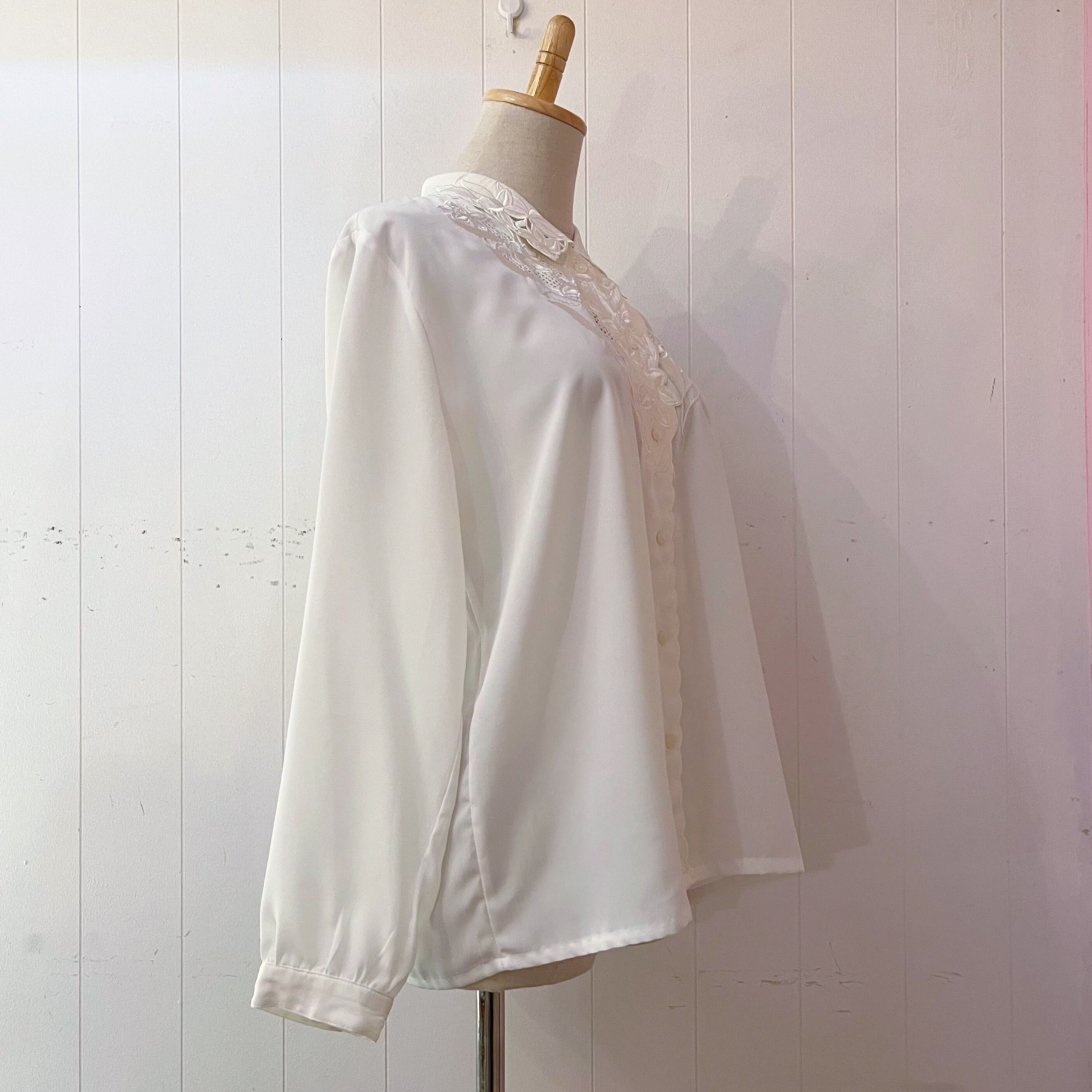 flower embroidery white blouse