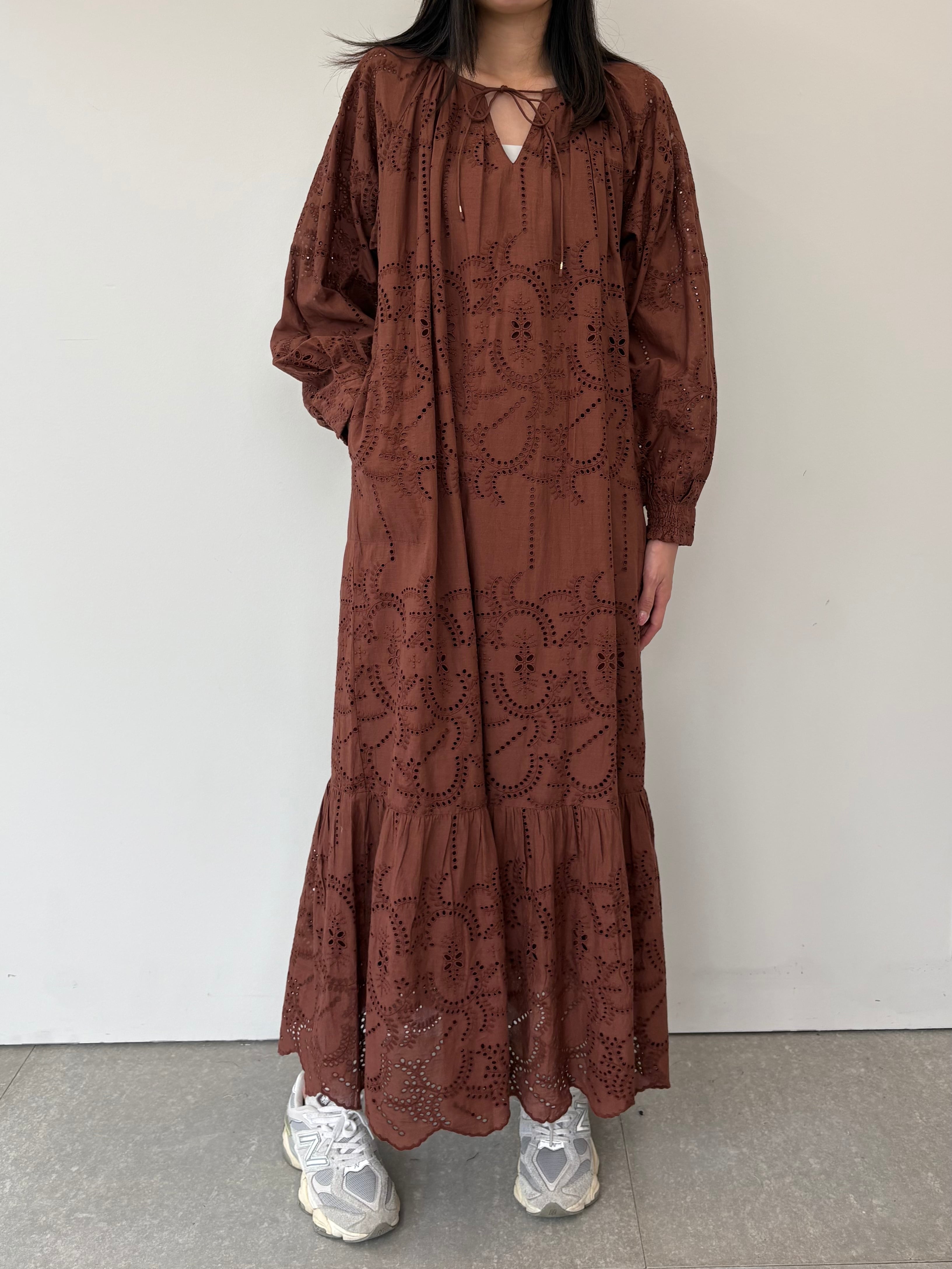 ne Quittez pas 刺繍ロングワンピース シャツ　ブラウン ne Quittez pas Cotton Voile Lupina Cifre Long Sleeve Dress