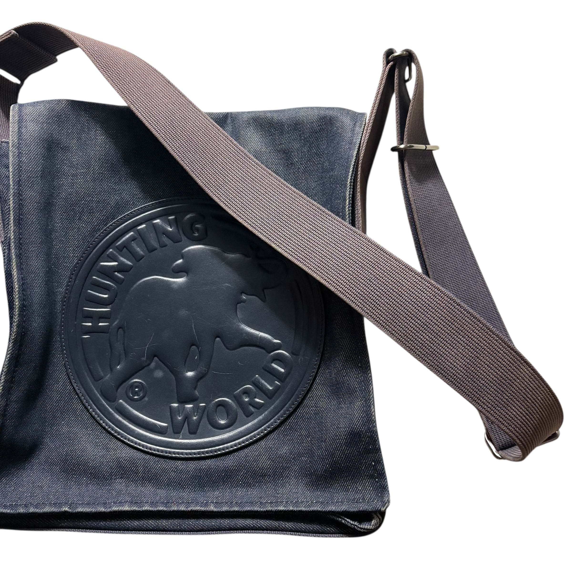 【美品】ハンティングワールド 大容量 デニム USA製 フラップ　ビッグロゴ HUNTING WORLD denim flap shoulder bag | NOIR ONLINE