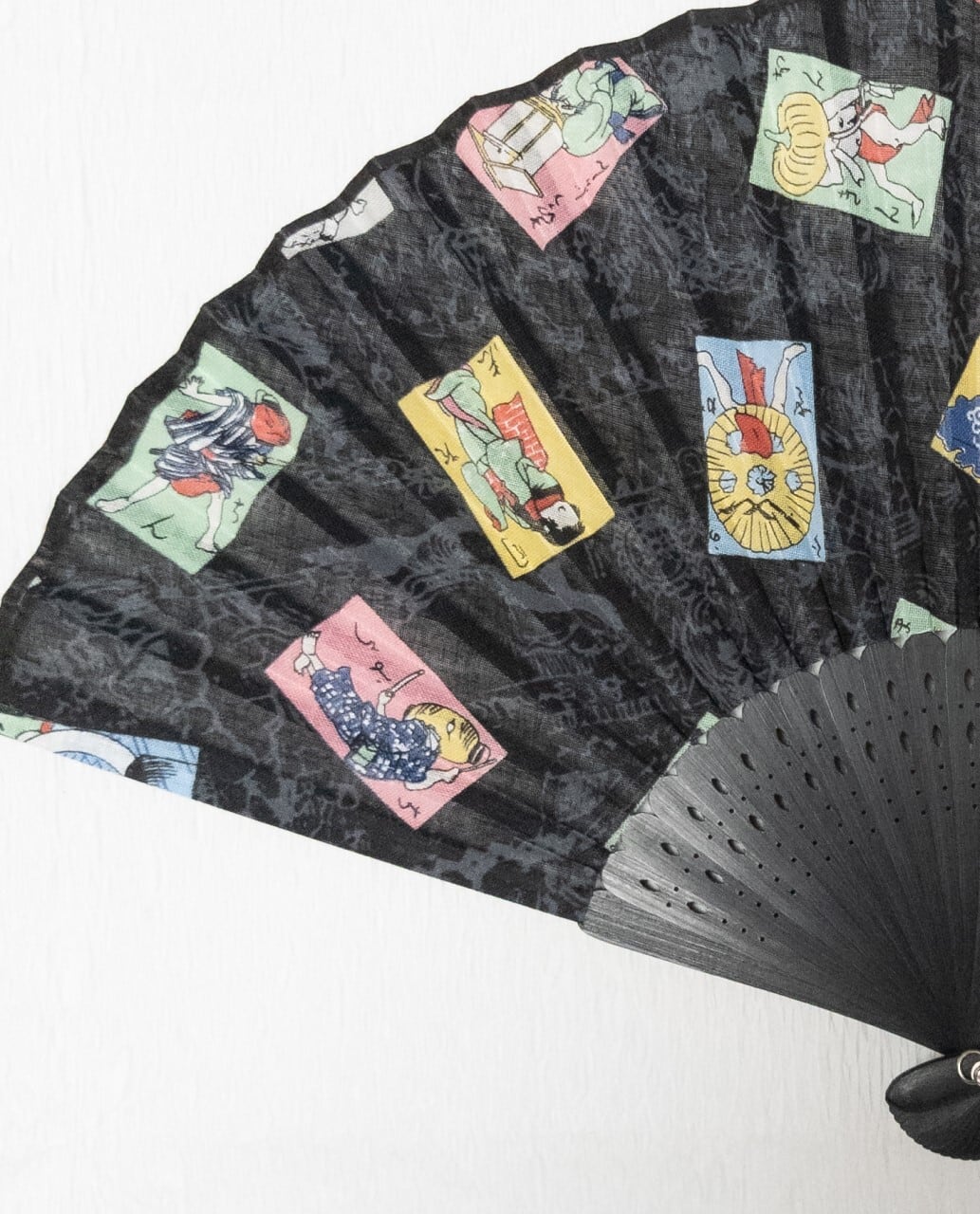 【新品】扇子 妖怪づくし 色紙おばけ 黒 帯に挟みやすい厚み