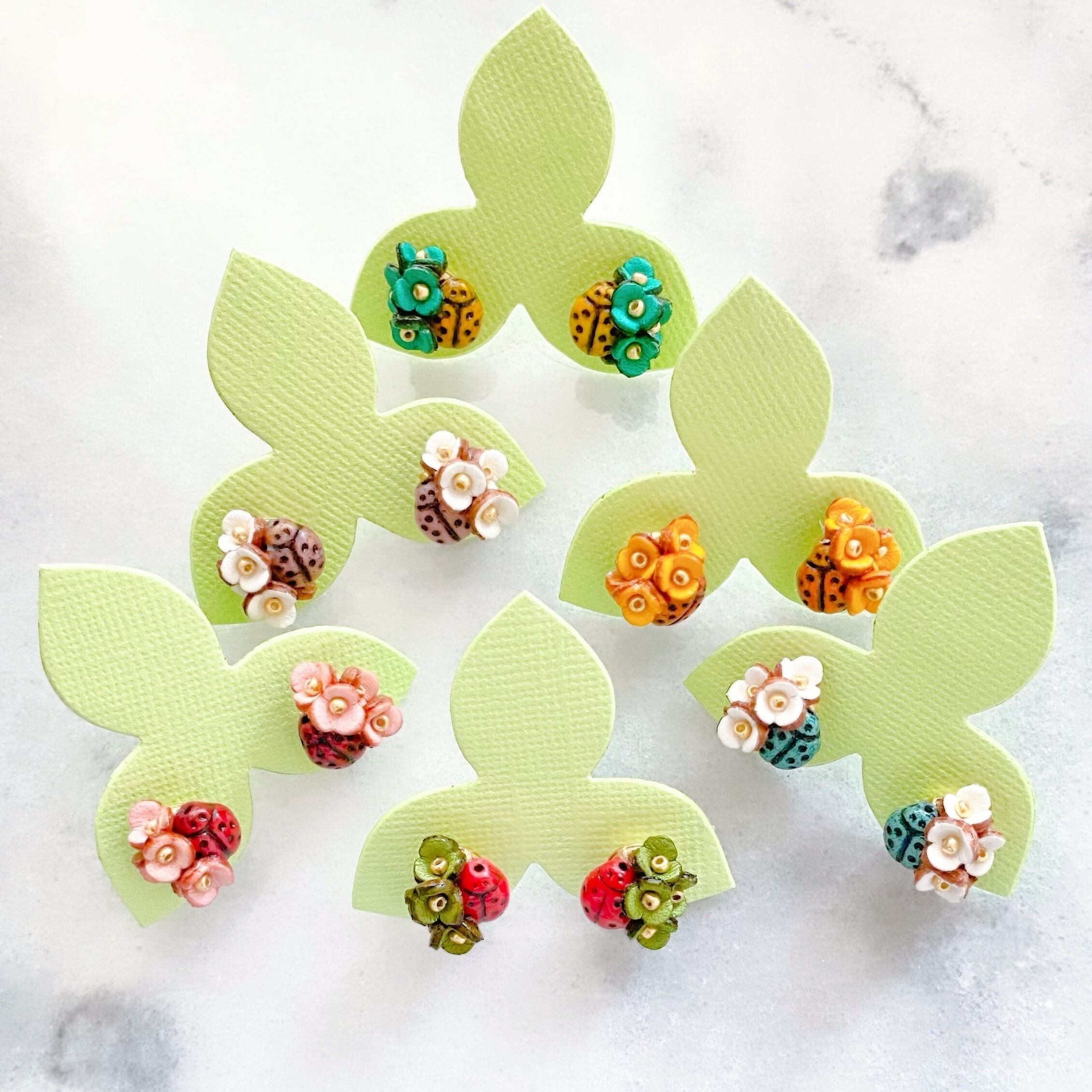てんとう虫とお花のピアス/イヤリング(イエローてんとう虫
