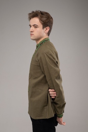 ウクライナ刺繍ヴィシヴァンカ　クロスステッチ手刺繍　Lサイズ　メンズ