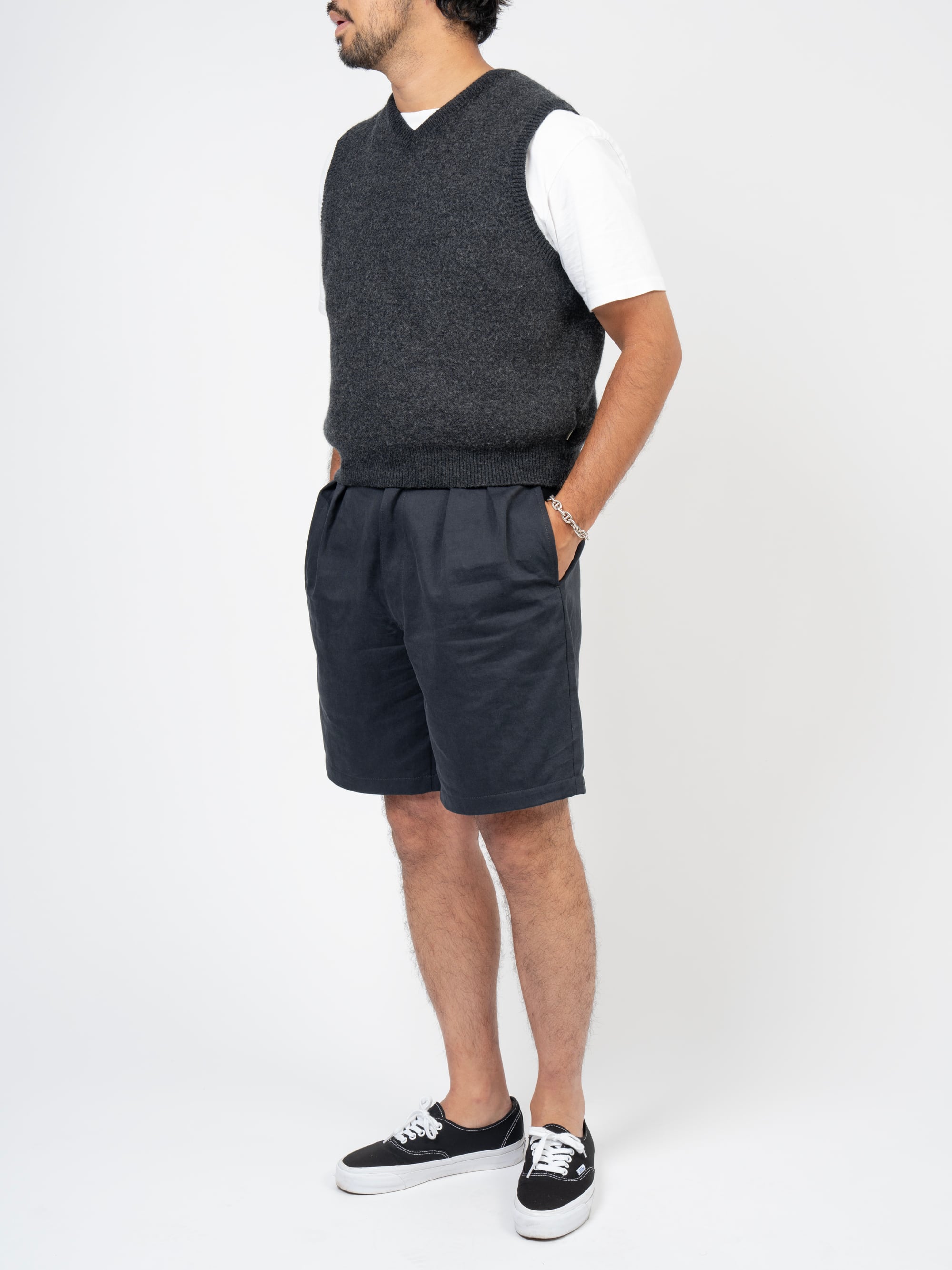 Cotton 2tuck Washed Chino Shorts (black) | OVY
