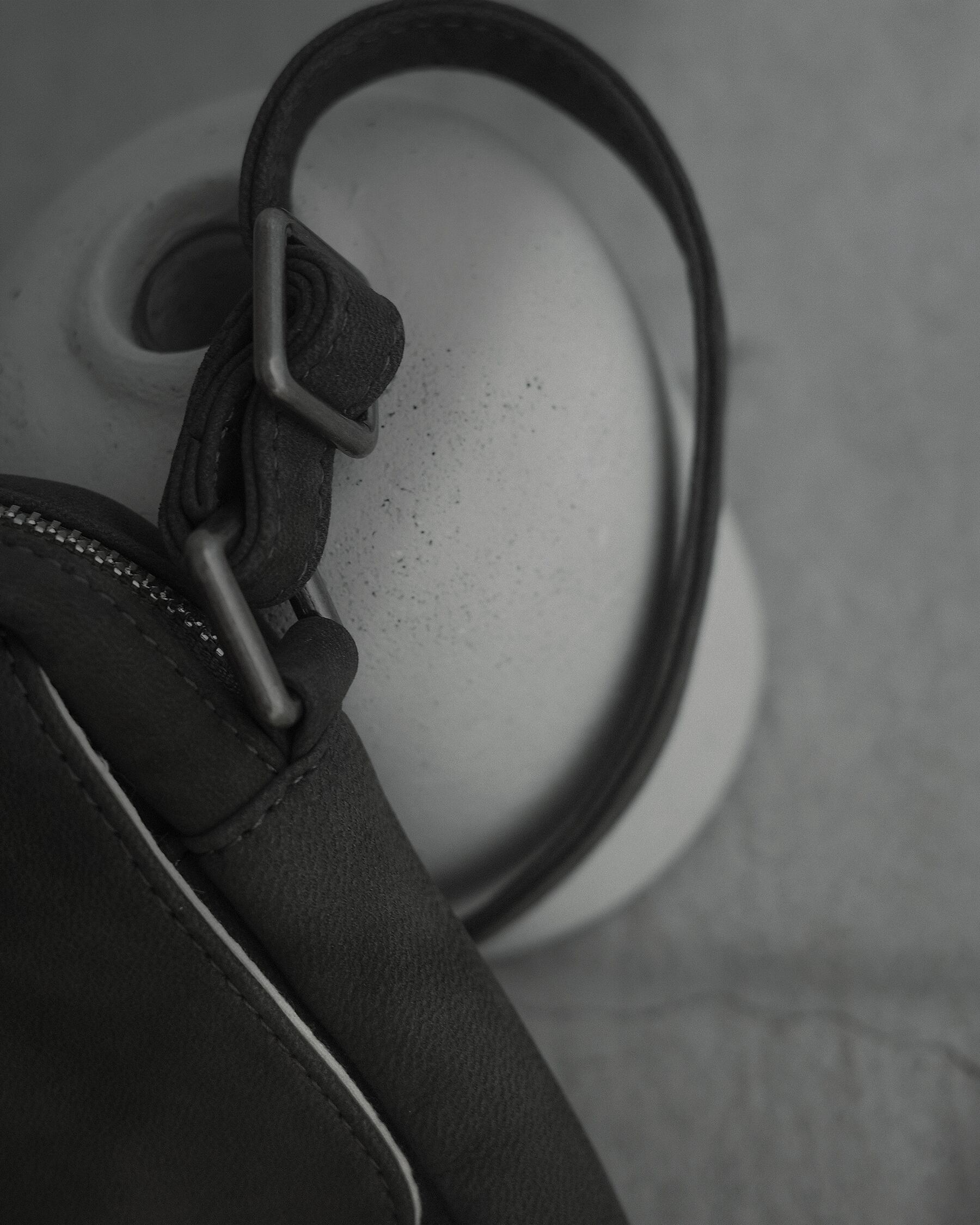 loose lamb leather shoulder pouch | remer 