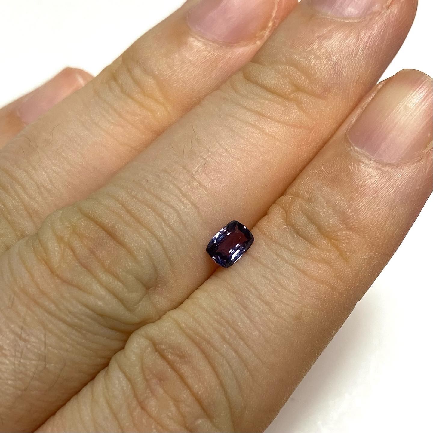 変身する石 ベキリーブルーガーネット3