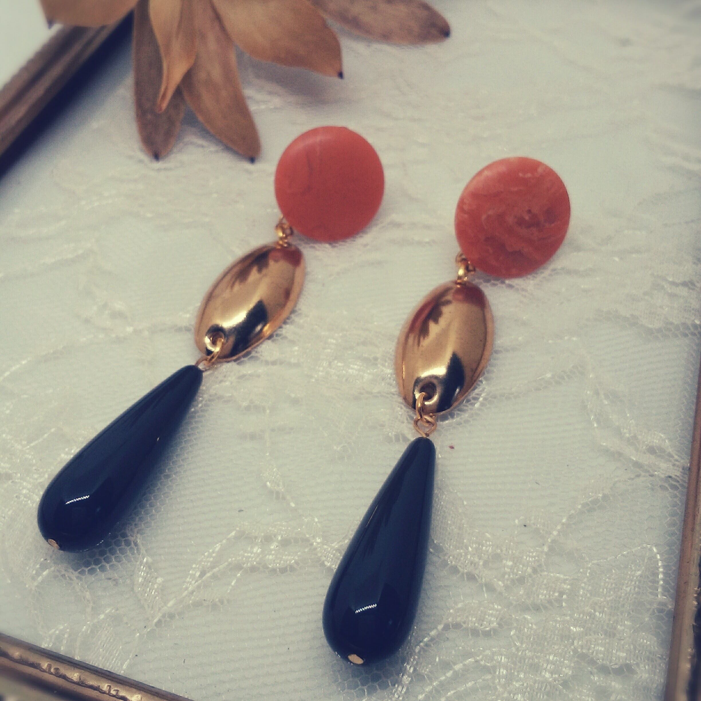 【SALE】オレンジボタンロングピアス(vintage botton・vintage part)