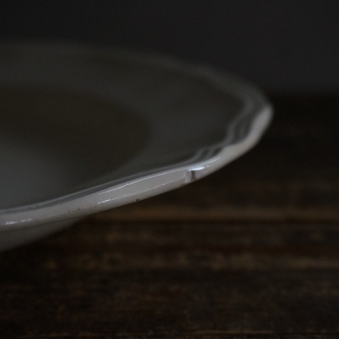 古いフランスの陶器リム皿