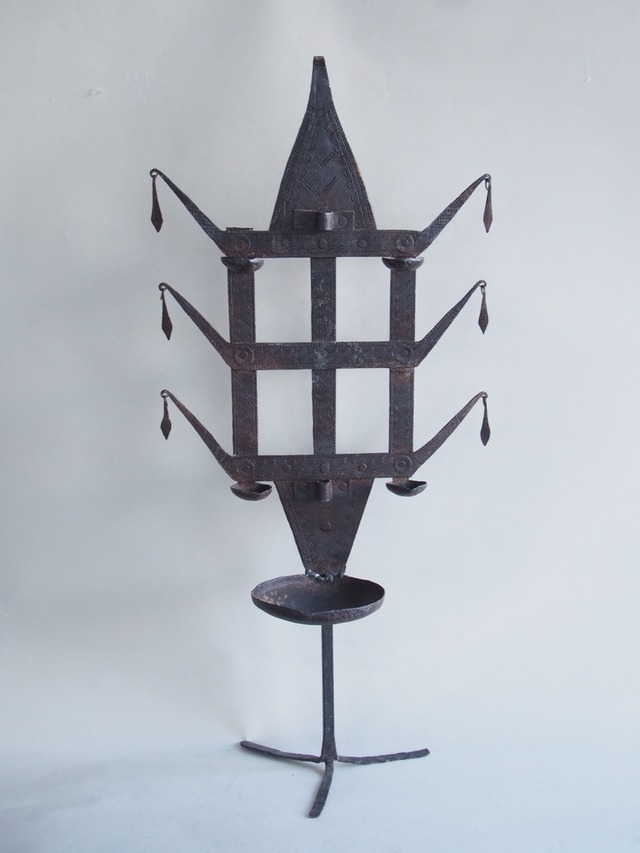 INDIA - OLD OIL LAMP STAND