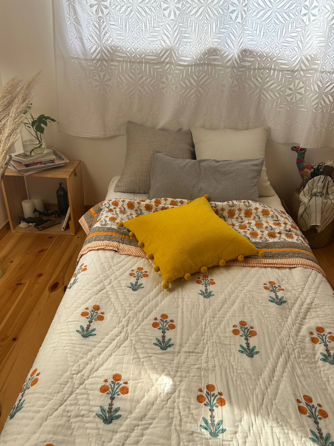 カットワークキルト② マルチクロス　ホワイト　インドの手仕事