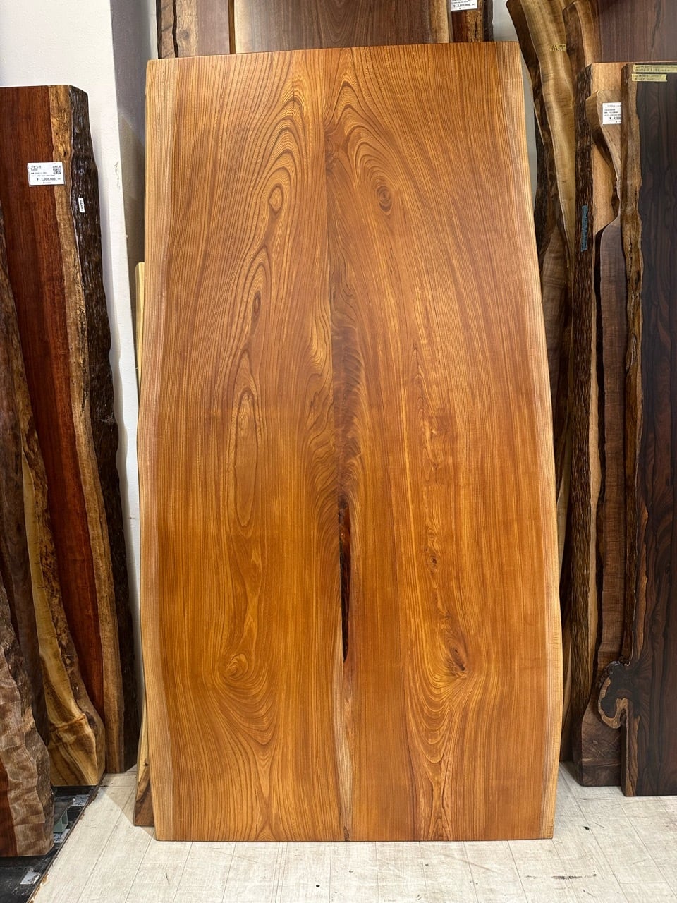 完売　希少部位/天然欅【森を感じられる超絶ワイルドな切り株台】インテリア台などに 完売 希少部位/天然欅【森を感じられる超絶ワイルドな切り株台