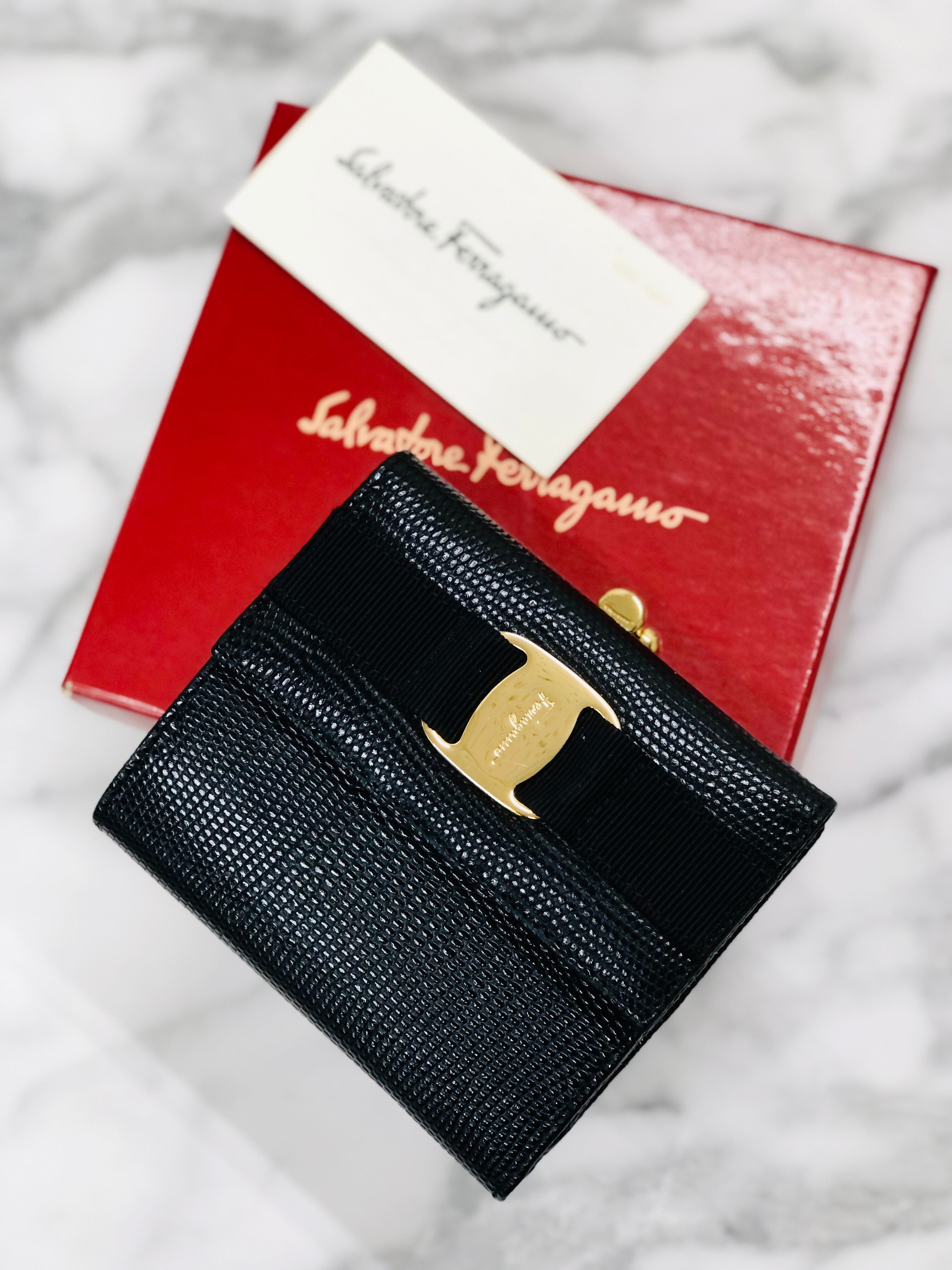 Salvatore Ferragamo サルヴァトーレ フェラガモ ヴァラリボン