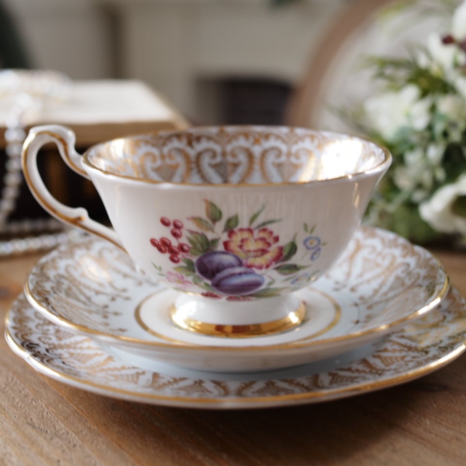 英国パラゴン 金彩果実文 フルーツ絵柄トリオ ブルー カップ＆ソーサー