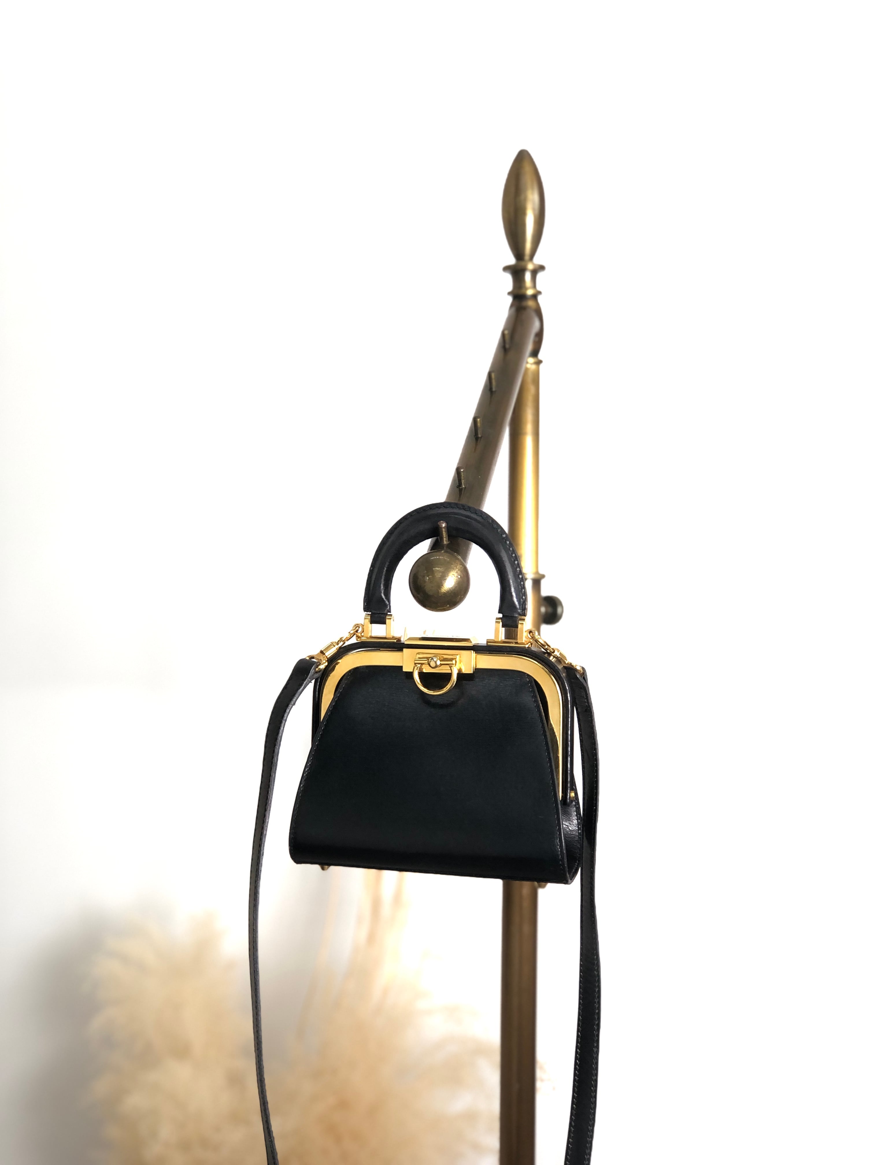 Christian Dior クリスチャン ディオール ショルダーバッグ ブラック レザー ミニバッグ 2way がま口 vintage ヴィンテージ オールド hrxzwn