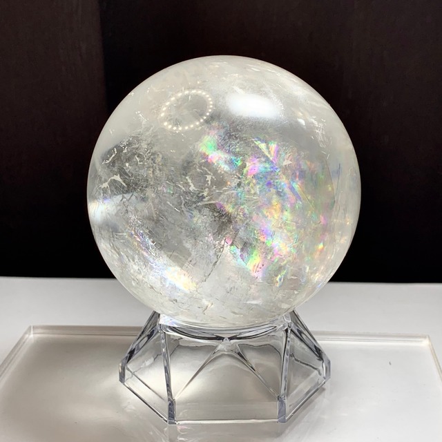 まるでレインボーが閉じ込められたかの様なスーパーレインボー大玉ホワイトカルサイトスフィア