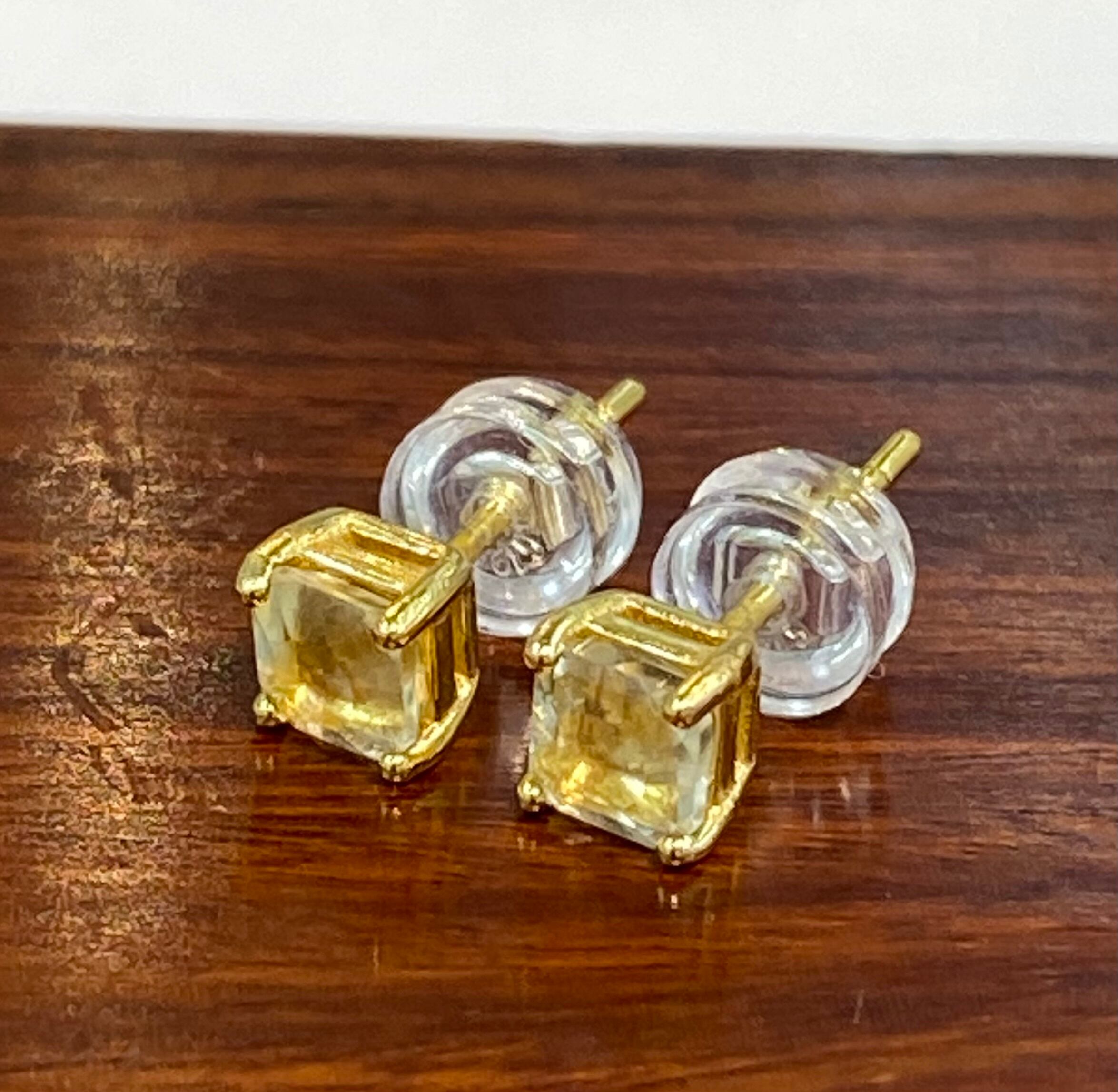 特選！宝石質リビアングラスピアス 4mm 本物保証 激安卸価格 | 水晶