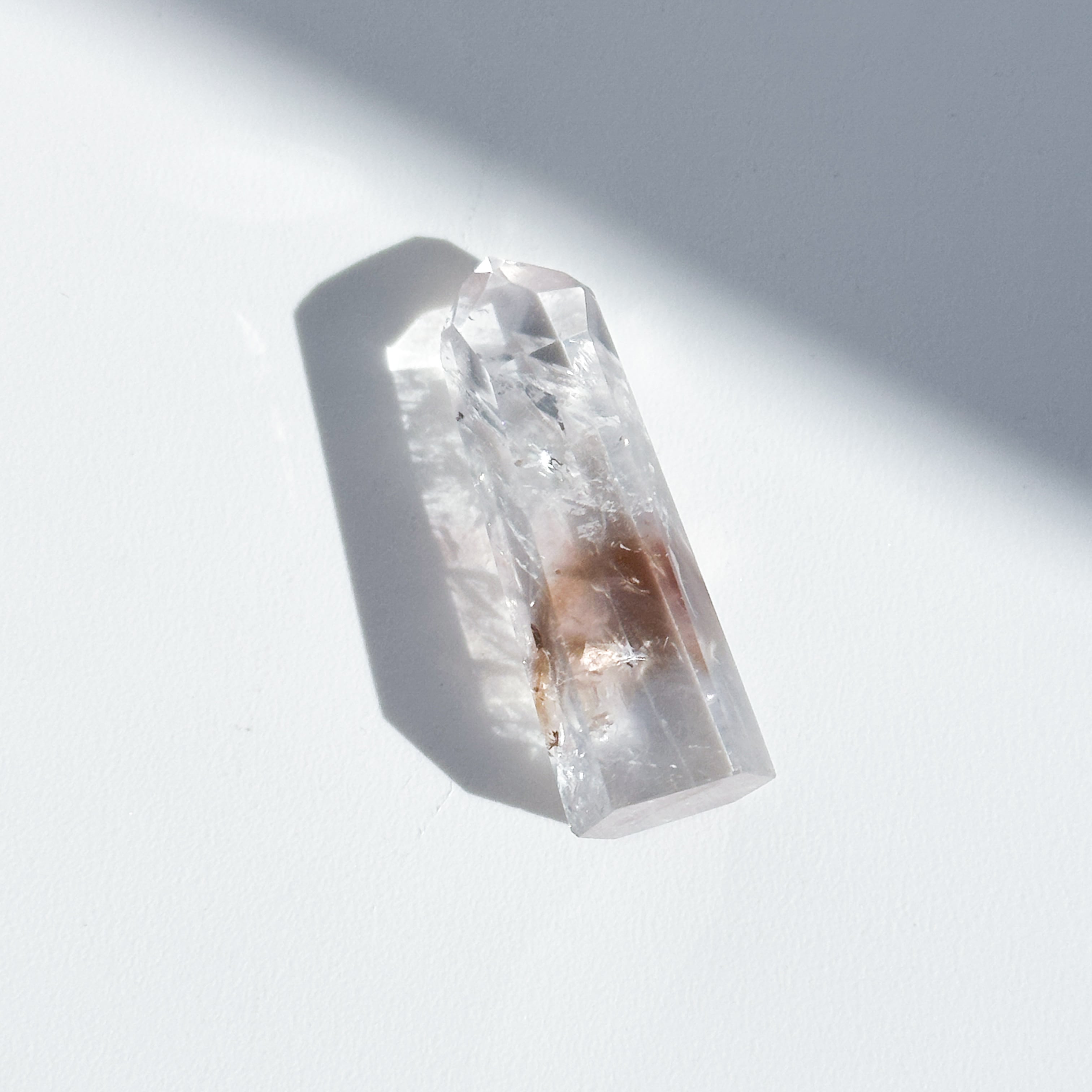 蛍光◎バイーア産パウエライトアメジスト タワー型11 ◇Powellite