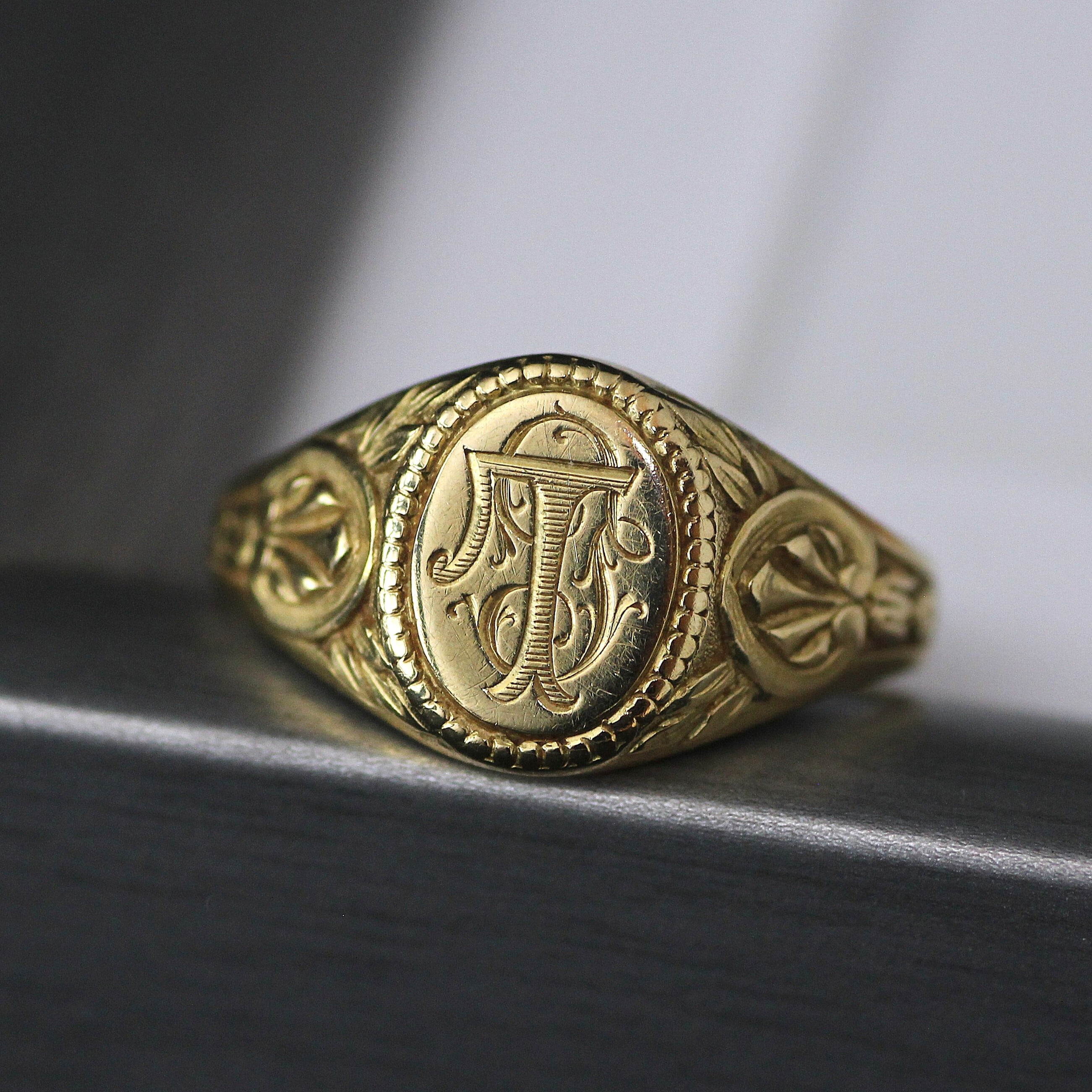 Initial Monogram Gold Ring イニシャルモノグラム ゴールドリング