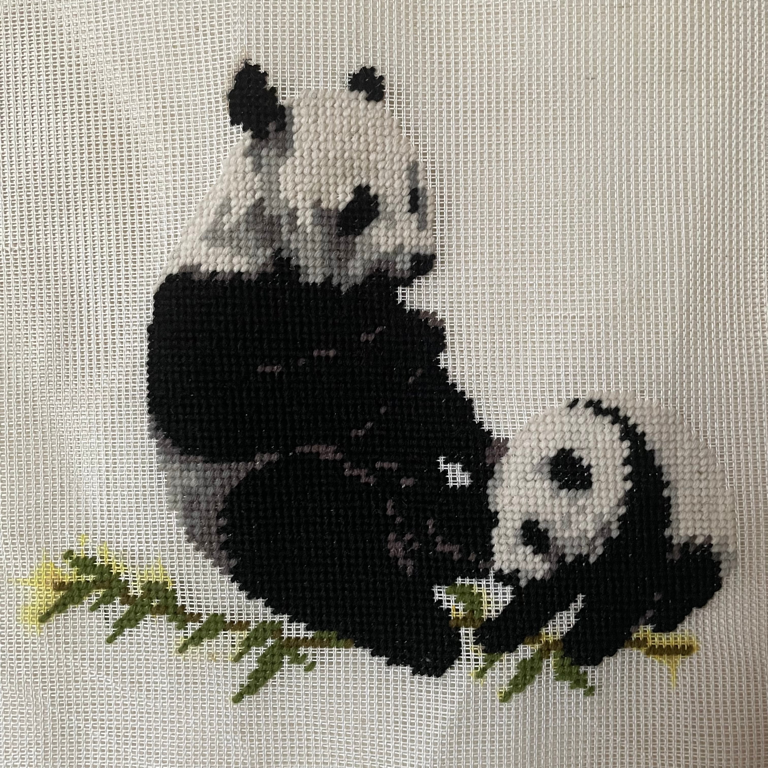 ◯刺繍されたパンダの親子 | わたげ舎