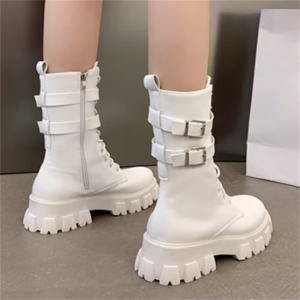 【送料無料】 靴 シューズ 2色 ブーツ ショートブーツ 丸トゥ ショート 厚底 ベルト 靴ひも かわいい 大人可愛い 大人女子 こなれ感 シンプル カジュアル 大人 上品 おしゃれ お洒落 コンサバ ガーリー 個性派 アーミー 無地 冬 30代 40代 レディース 女性用 デート お出かけ お茶会 女子会 休日 授業参観 着回し カラバリ デイリーユース 普段使い オルチャン 韓国系 ファッション コーデ 定番アイテム トレンド   インスタ映え 垢抜け ホワイト ベージュ 大人カラー モノトーン