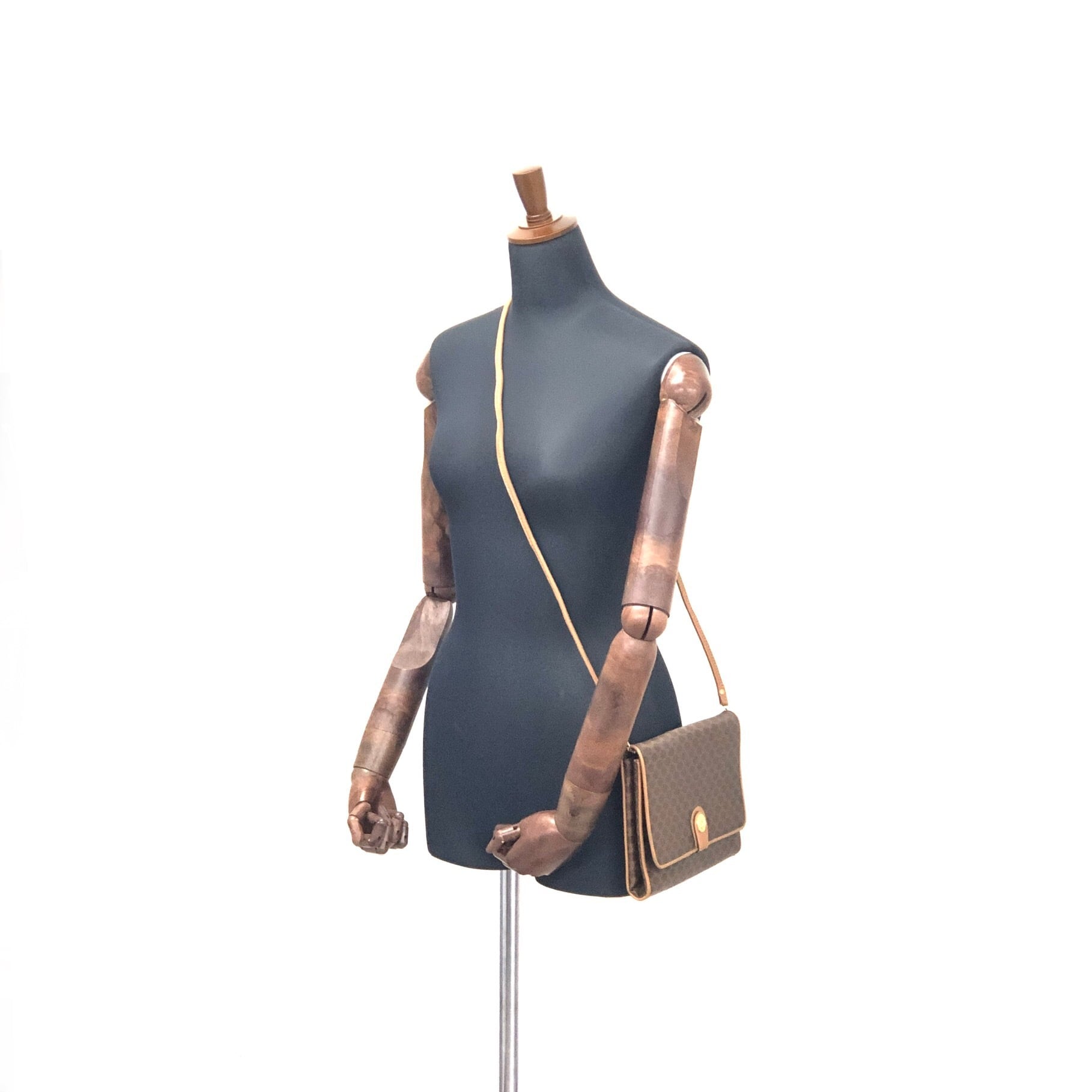CELINE セリーヌ マカダム ブラゾン ボタン クロスボディ CELINE セリーヌ マカダム ブラゾン ボタン クロスボディ
