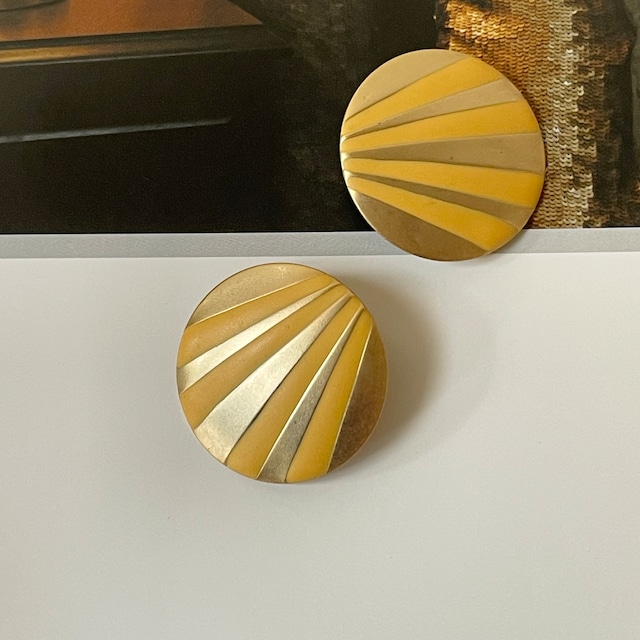 1990s Matte Gold Circle Line Paint Earrings AD127