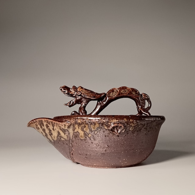備前宝瓶 Bizen tea pot with crouching Dragon