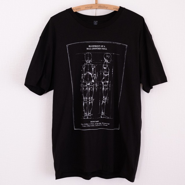 Tシャツ: 「Blueprint of a ball-jointed doll」黒