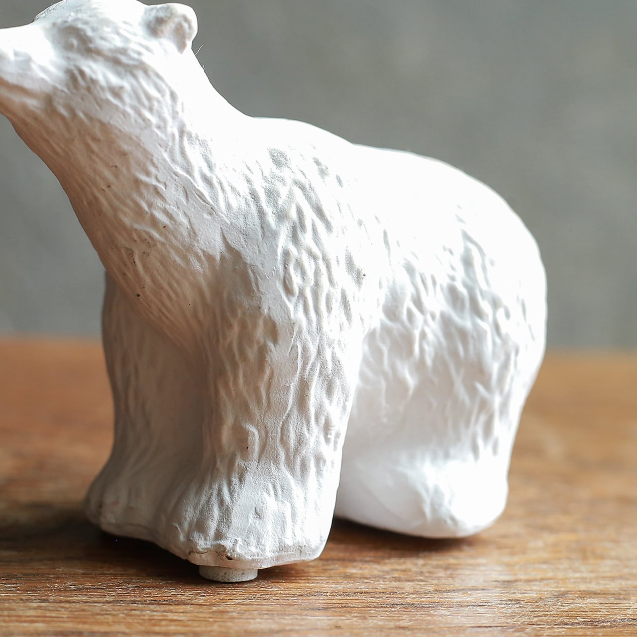 優しい顔で遠くを見つめる、シロクマ 1 | 木と、輝と。| 一点もの