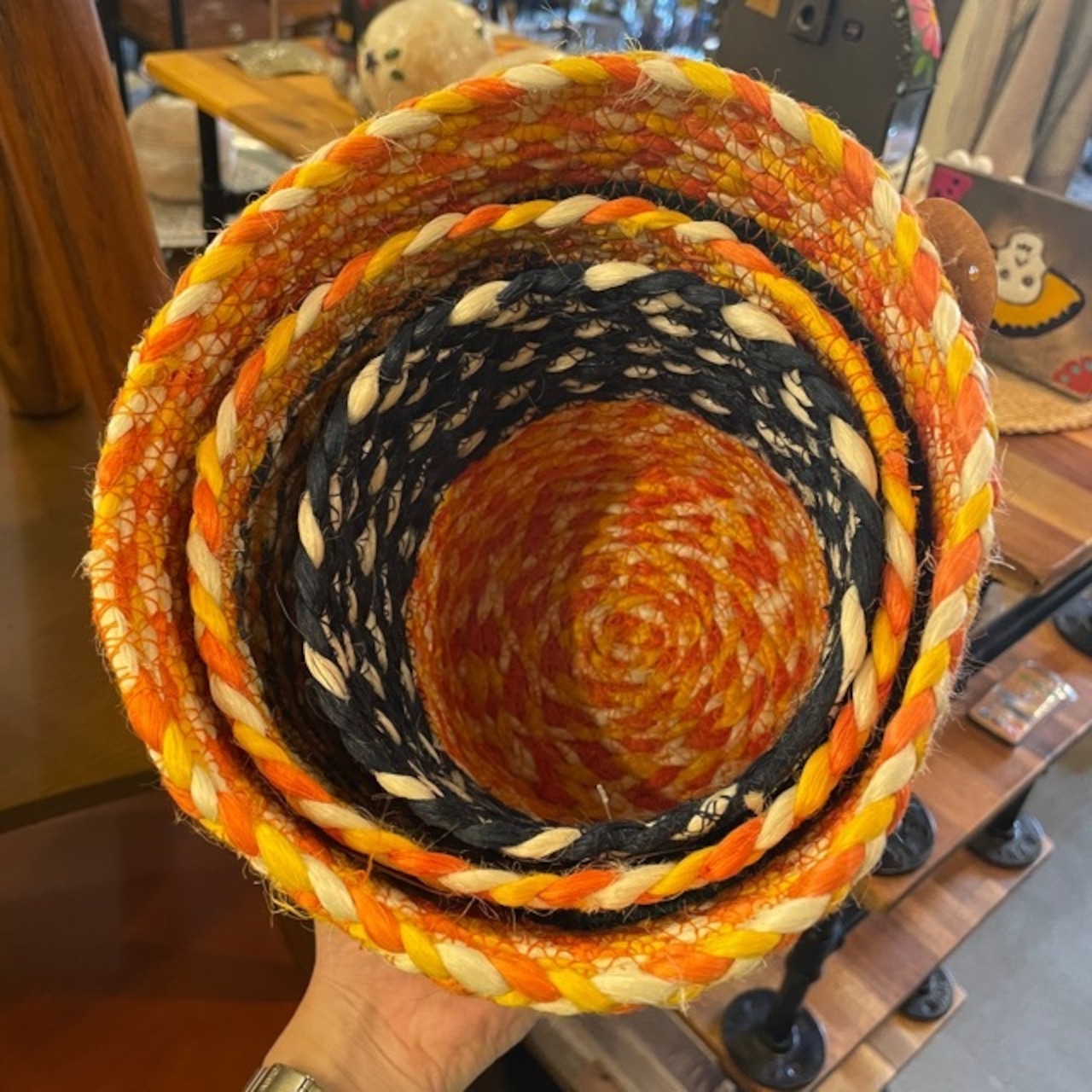 Bangladesh basket cylinder colorful M / バングラデシュ バスケットシリンダー カラフル M ジュート ハンドメイド 収納カゴ 小物入れ リビング インテリア雑貨 編みかご 手編み ギフト プレゼント かわいい