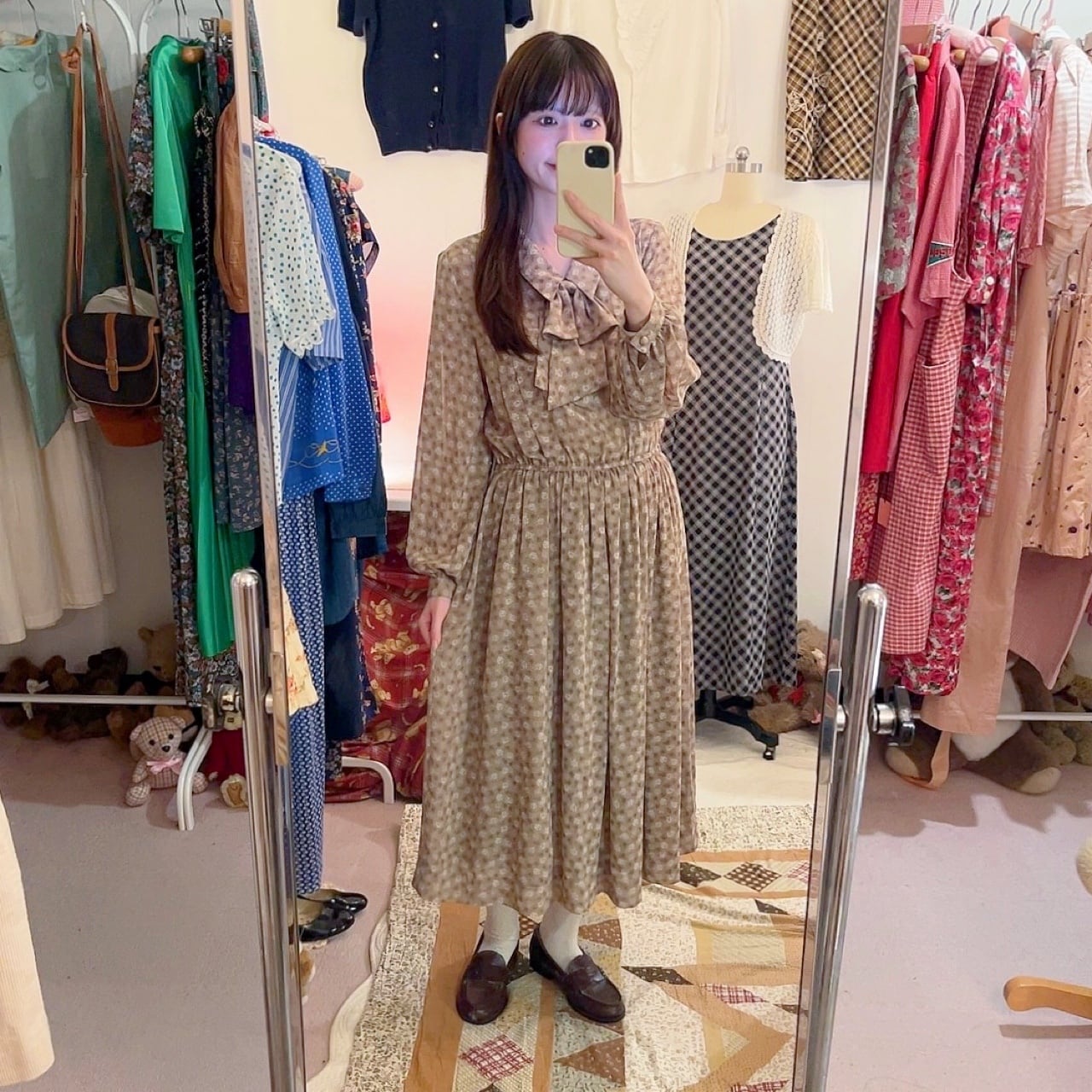 beige flower neck ribbon one-piece