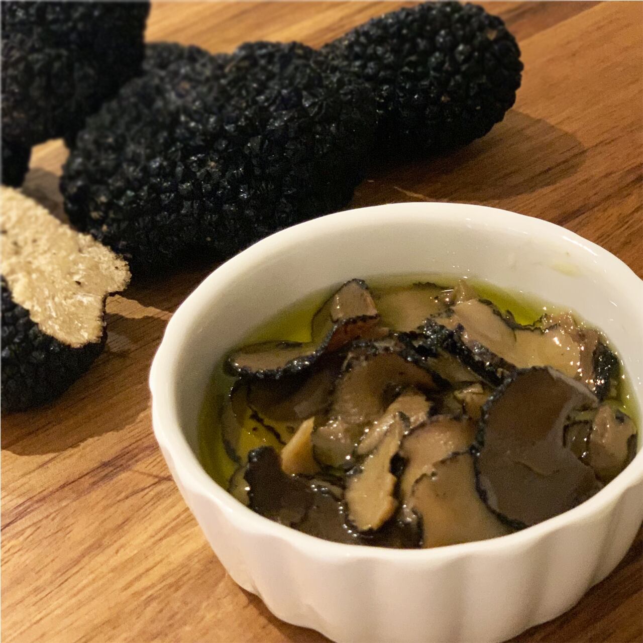 黒トリュフスライスのオイル漬け【桐箱入り】 | FRESH TRUFFLE JAPAN