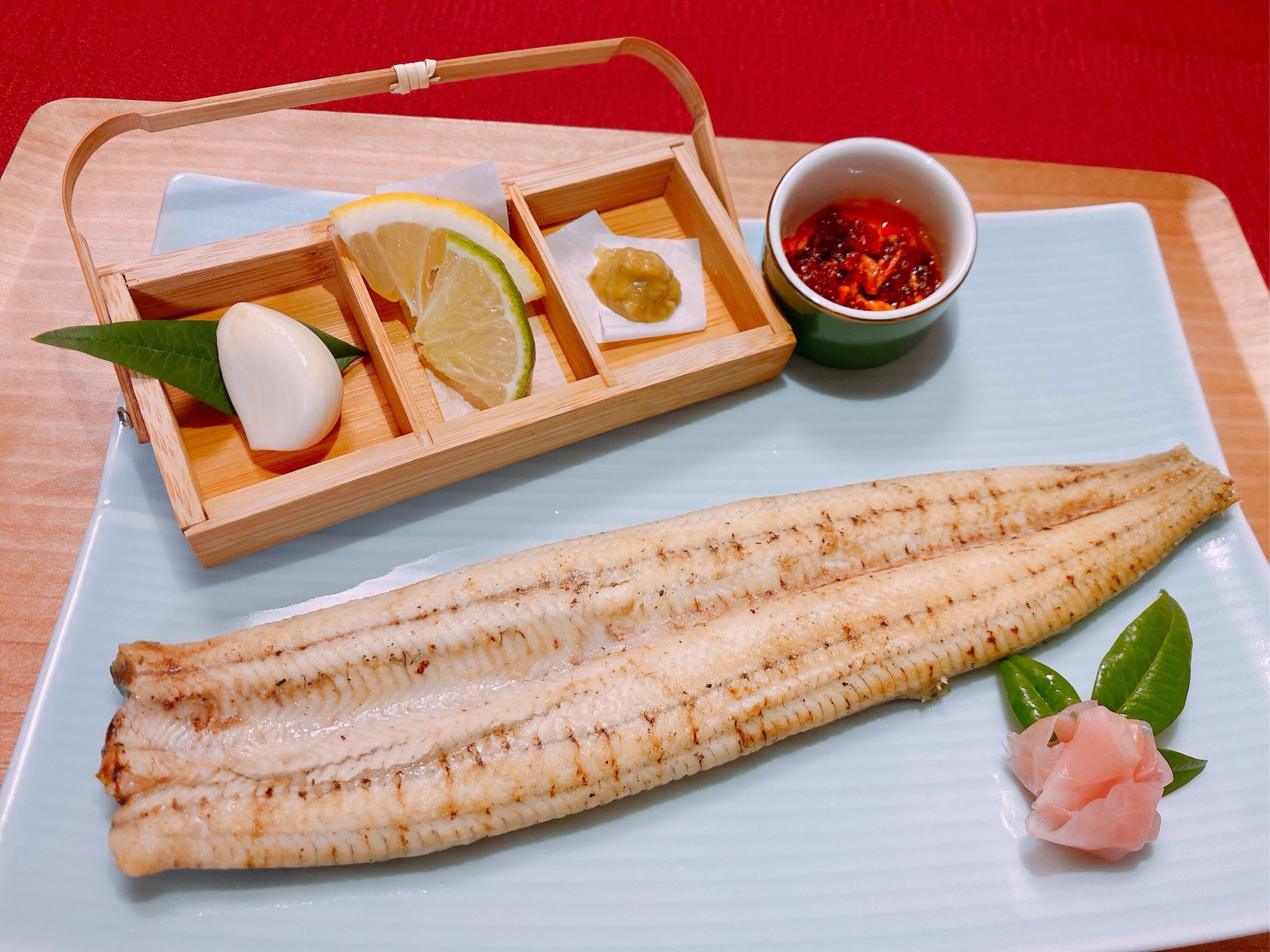 白焼きうなぎ2匹(110gサイズ) ‹冷蔵便› | カネナカ淡水魚の