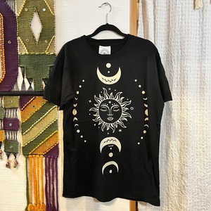 ユニセックス　月と太陽ティシャツ
