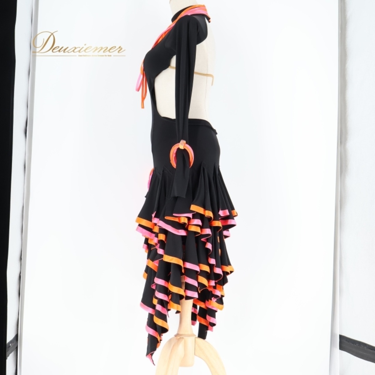 社交ダンス 衣装 ラテン ドレス ワンピース ブラック系 ピンク系 オレンジ系 黒 ピンク オレンジ フリル デモ 競技 ダンス パーティ 発表会 おしゃれ かわいい 女性用 舞台衣装