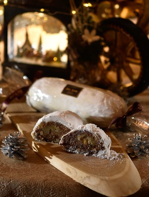 Weihnachtstollen クリスマスシュトーレン
