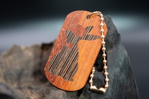 【ブラッドウッド】 サティーネ ドッグタグ 象嵌 三月ウサギ