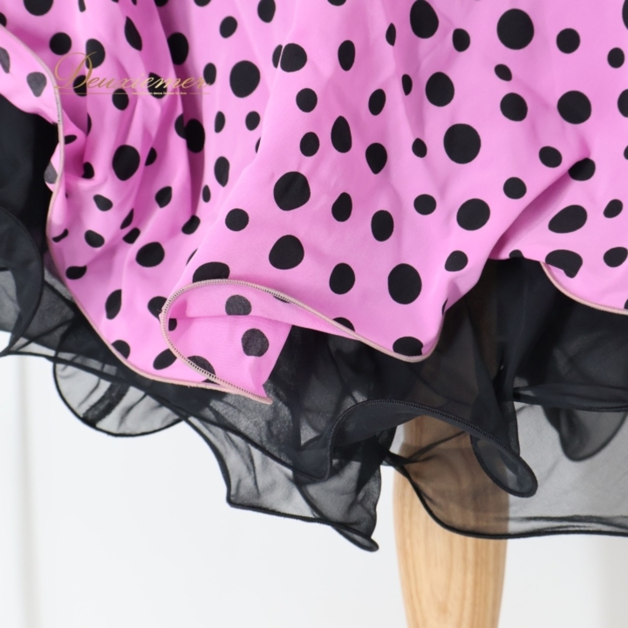 社交ダンス 衣装 スカート ピンク系 チャコット Chacott 日本製 ドット 水玉 フリル ブラック系 ピンク 黒 ラテン 華やか かわいい おしゃれ 鮮やか 軽やか レッスン 練習 練習着 かわいいスカート フリルスカート 社交ダンス用 レディースダンス ドットデザイン おしゃれな衣装 ラテン衣装 ダンス練習服 可愛いピンク 軽やかスカート 水玉模様