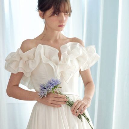 オフショルダー 胸フリル ウエディングドレス フォト 二次会  