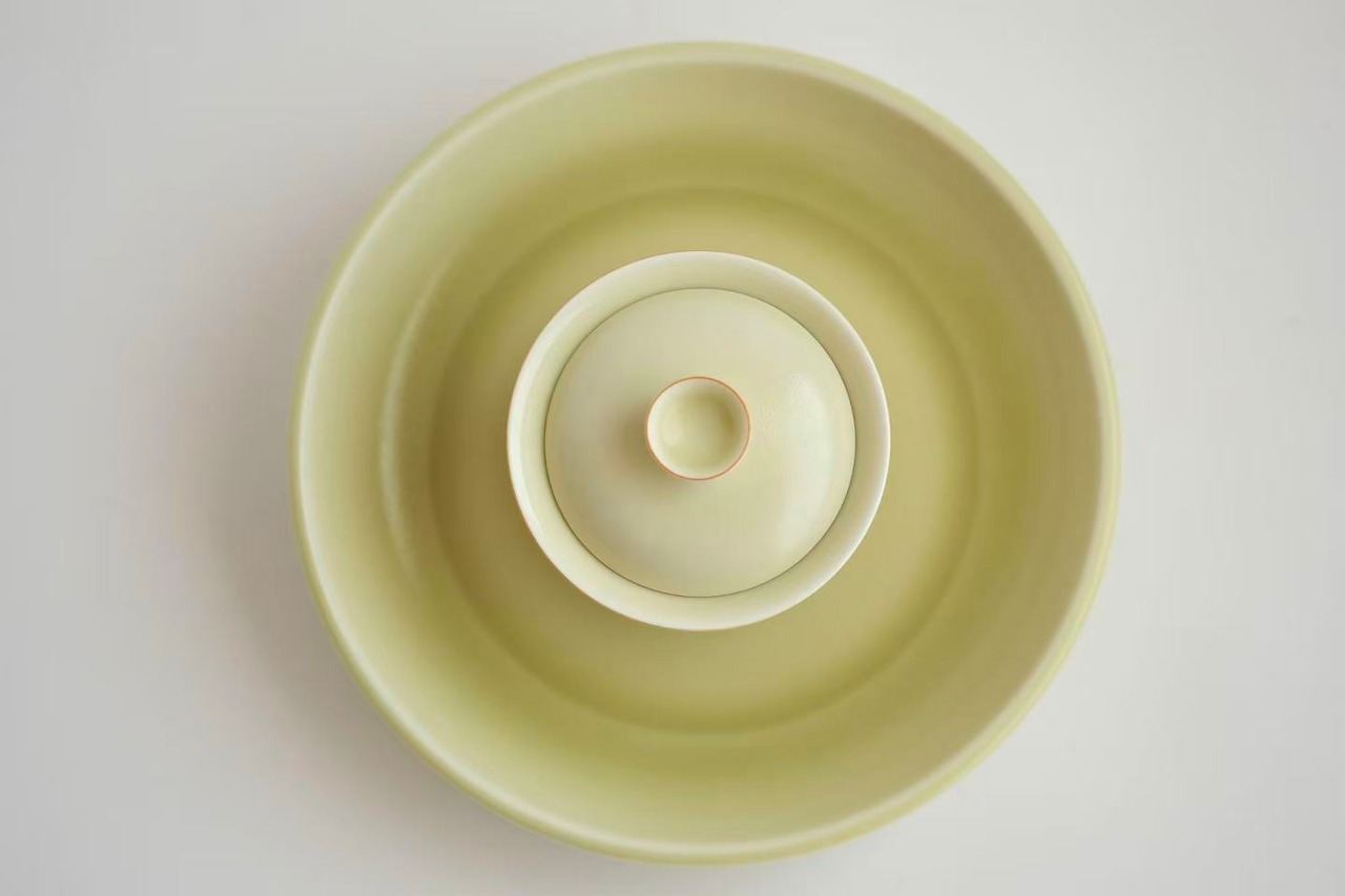 陸壽義 Lu Shouyi - 黄釉壺承 plate