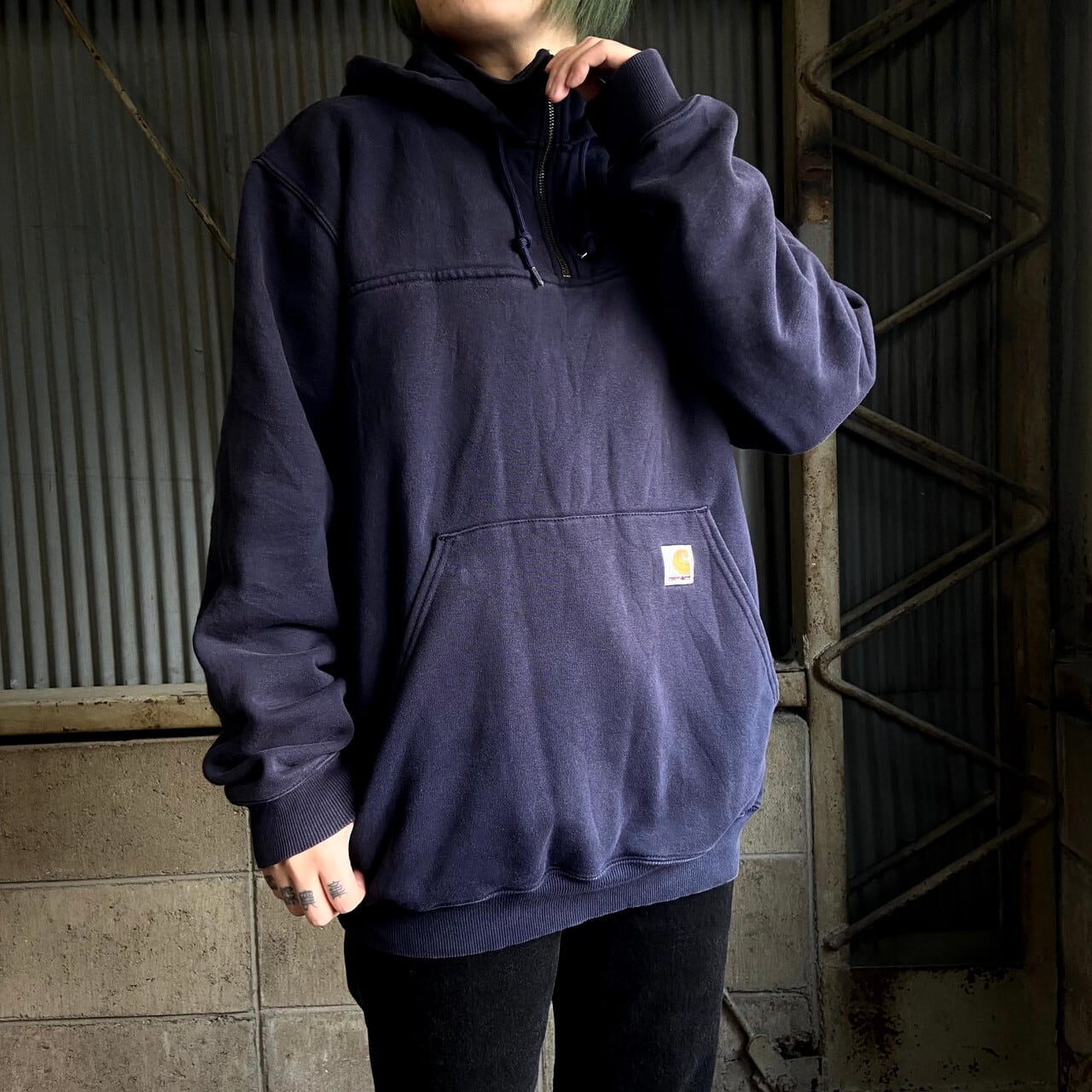 Carhartt カーハート ワンポイントロゴ ハーフジップ プルオーバーパーカー メンズl相当 古着 スウェットパーカー ネイビー 紺色 パーカー Al Cave 古着屋 公式 古着通販サイト