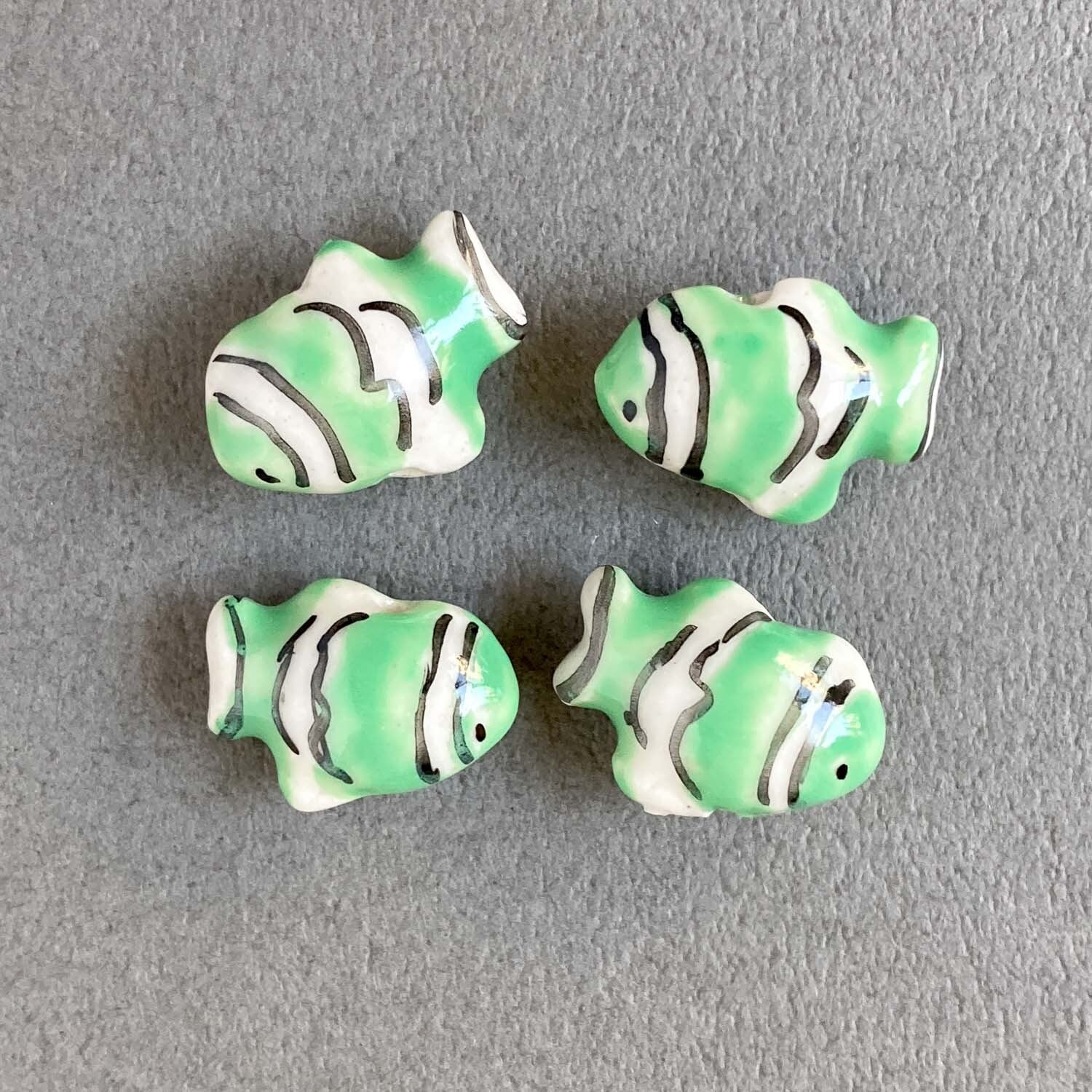 クマノミ風お魚の陶器ビーズ（18mm）《オンライン限定》 | Dua