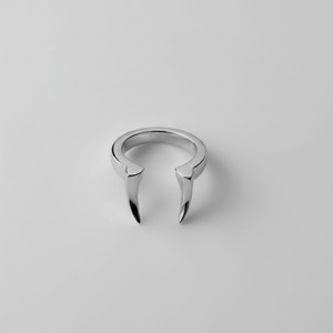 Cat’s Fang Ring