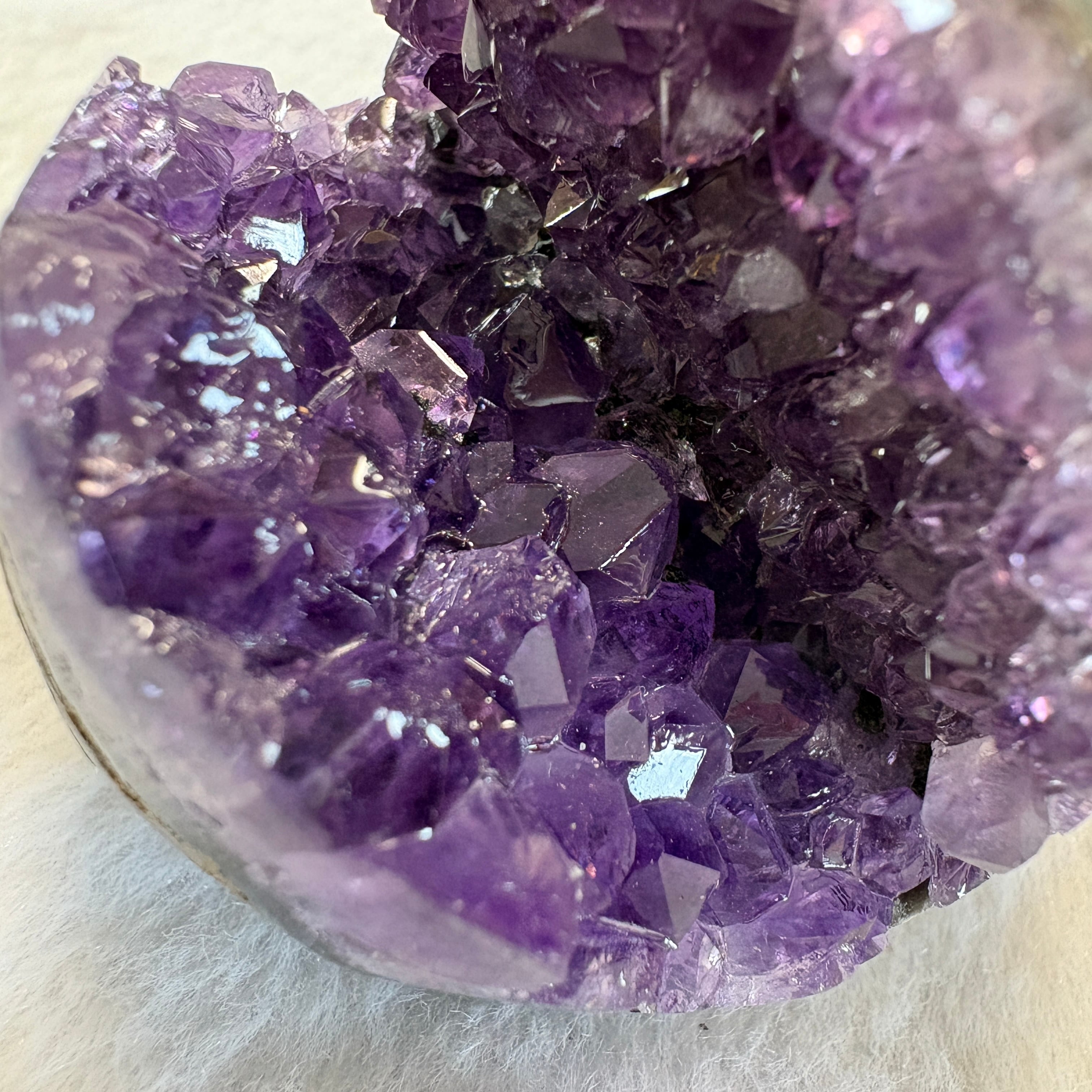④ウルグアイ産 アメジスト笑口（わらいぐち）原石｜濃紫結晶・直径4.5