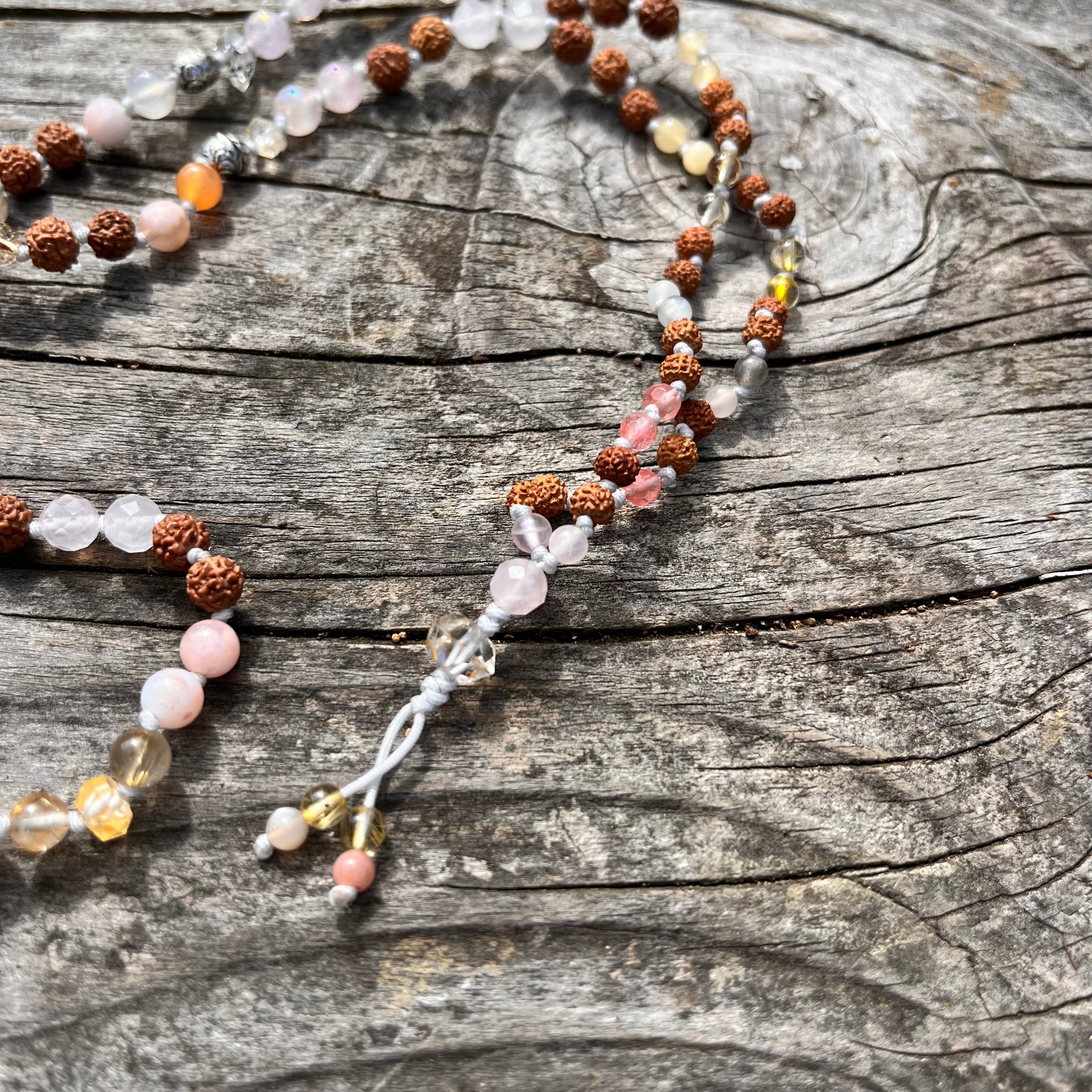 「サンレイ・マラ  」Sun ray mala