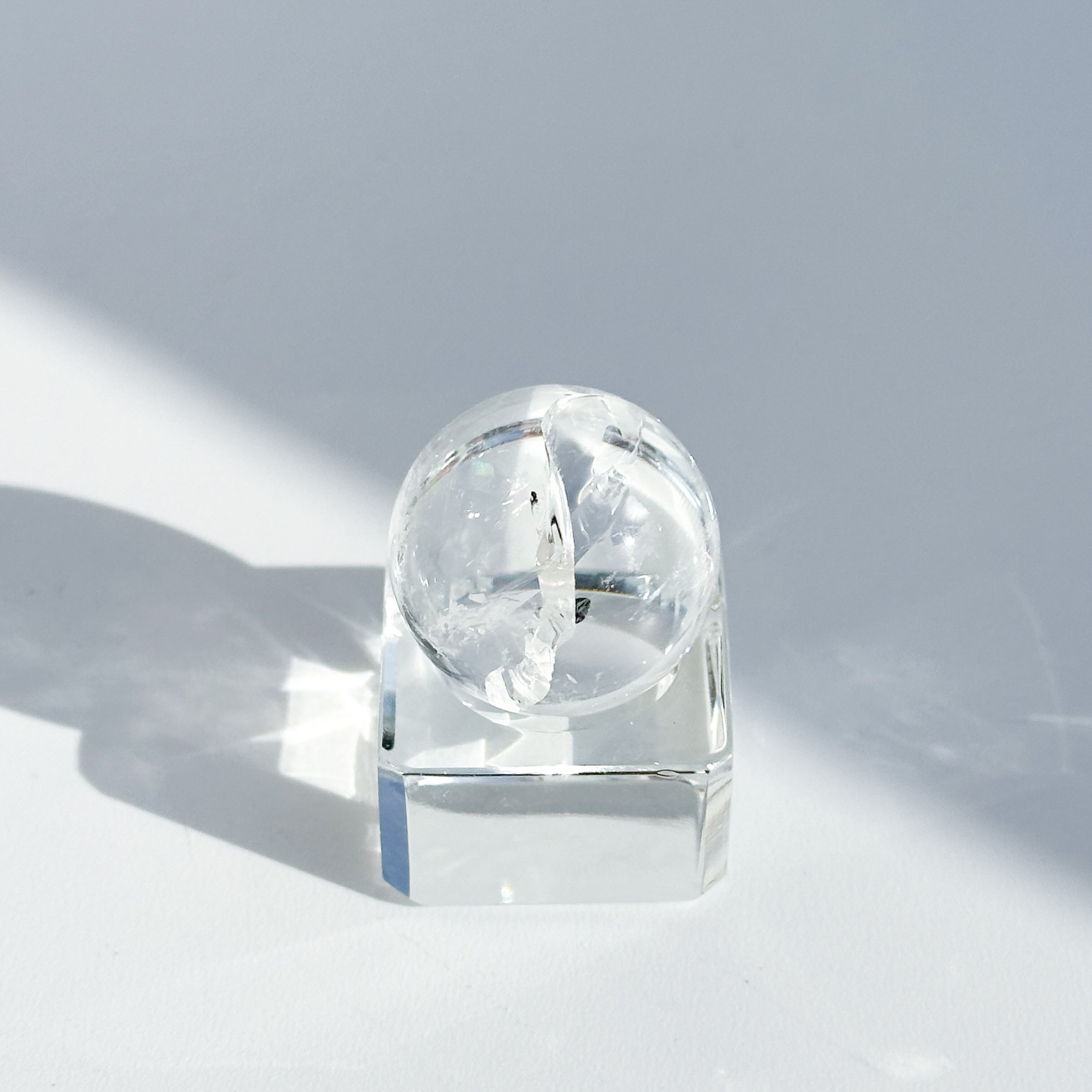 虹◎クリア(クラック)クォーツ スフィア73◇ Clear Quartz ◇ 天然石