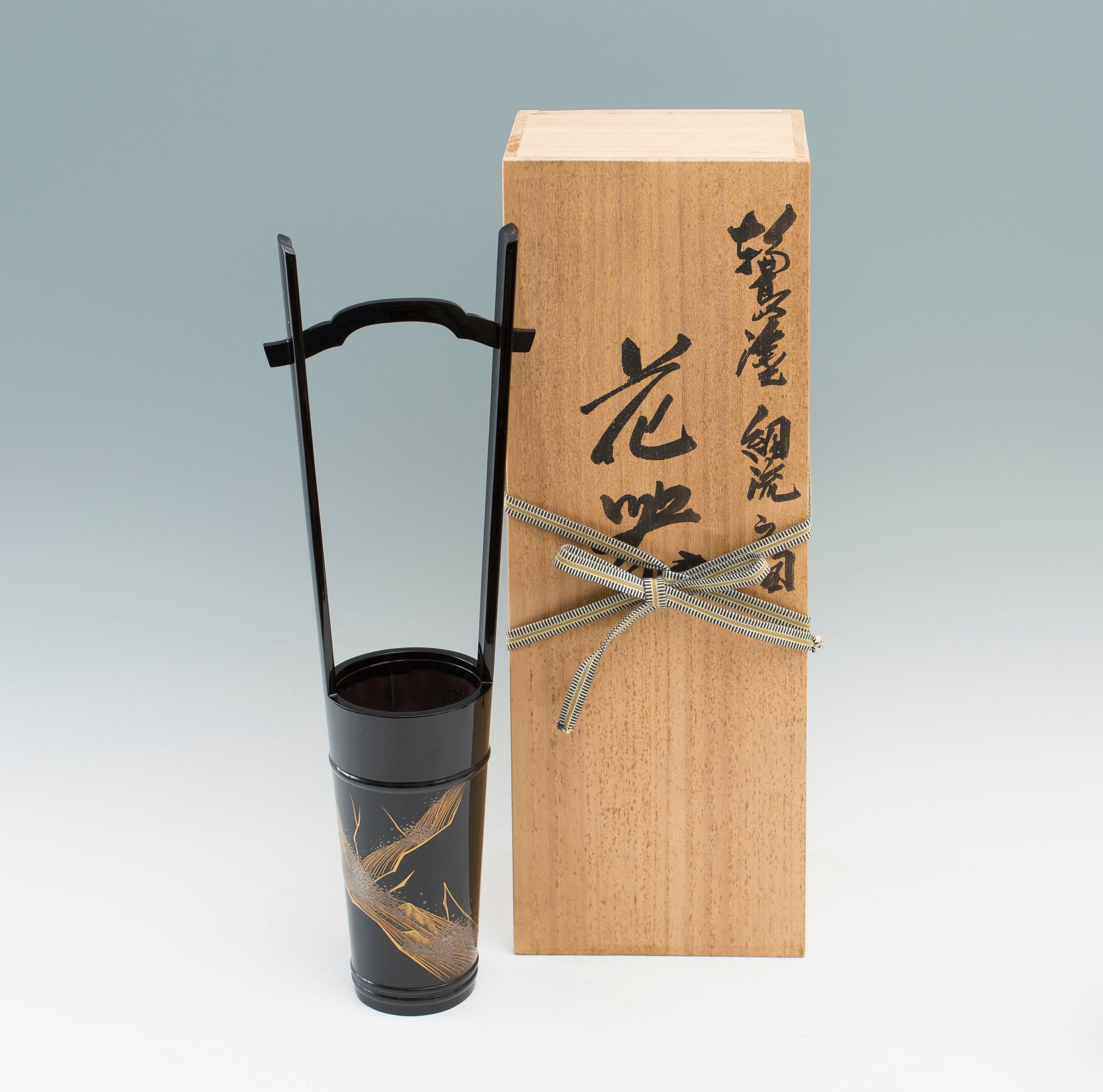【全品送料無料】 恵 保管箱あり 十客 盆 脚付き 鶴に松葉金蒔絵 輪島塗 】 #0678 盆