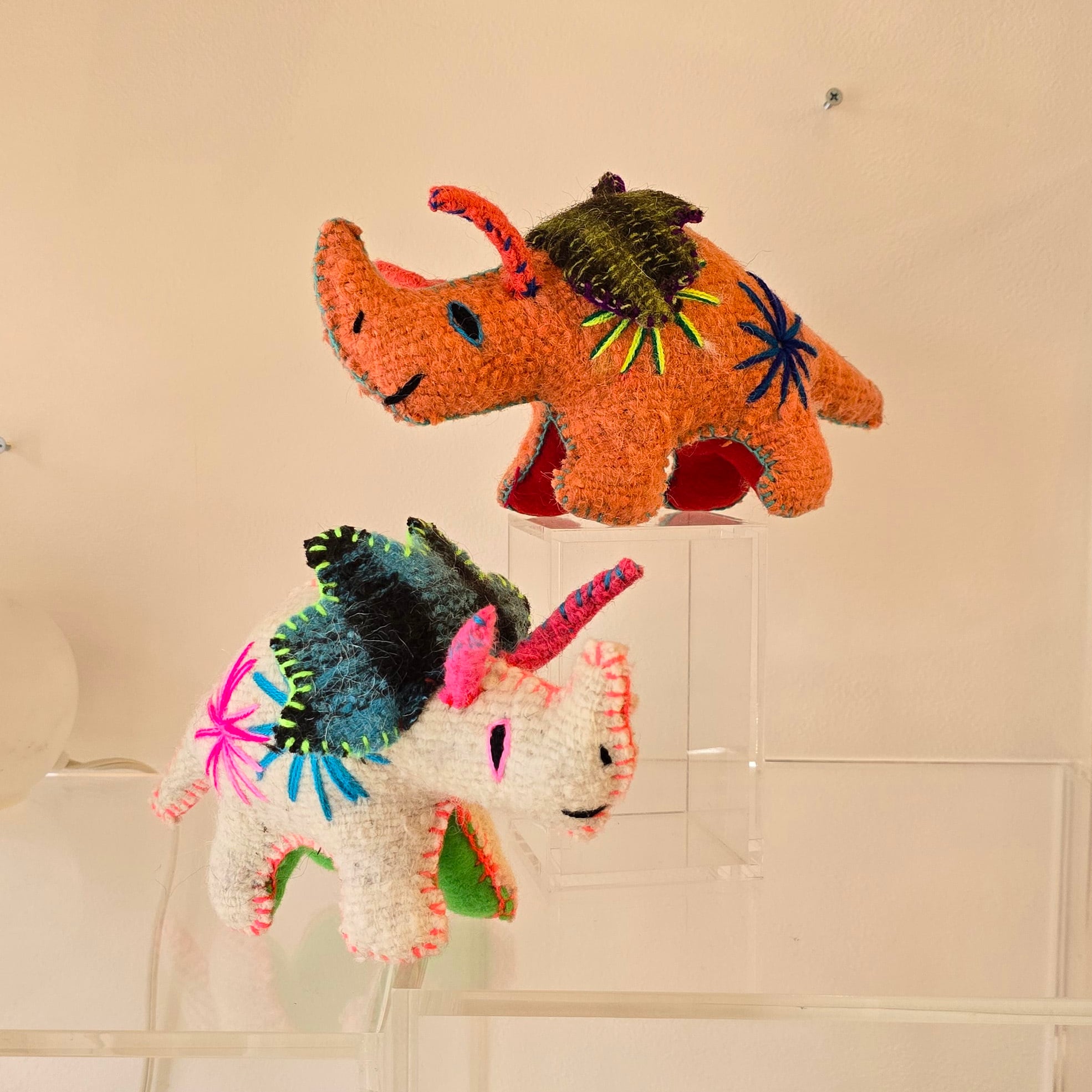 ジモモ　海外限定　カラフルな動物着ぐるみぬいぐるみ ジモモ 海外限定虹色 カラフルウサギ耳ぬいぐるみ1 - メルカリ